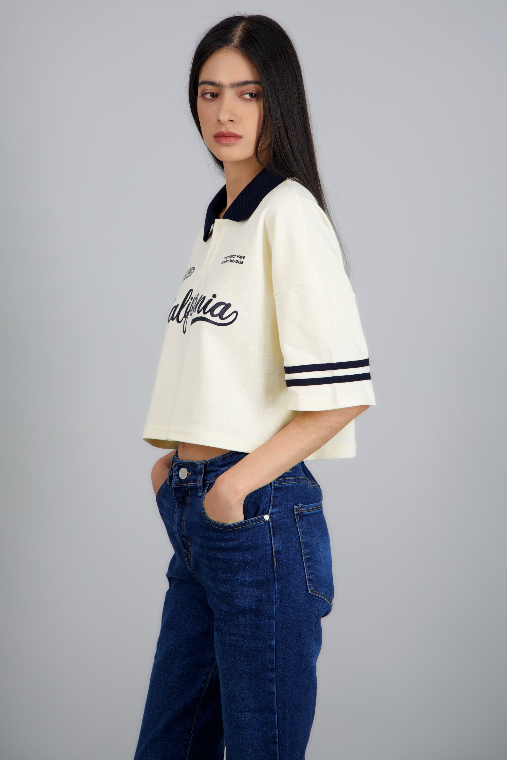 Polo boxy contraste California HUESO COMBO