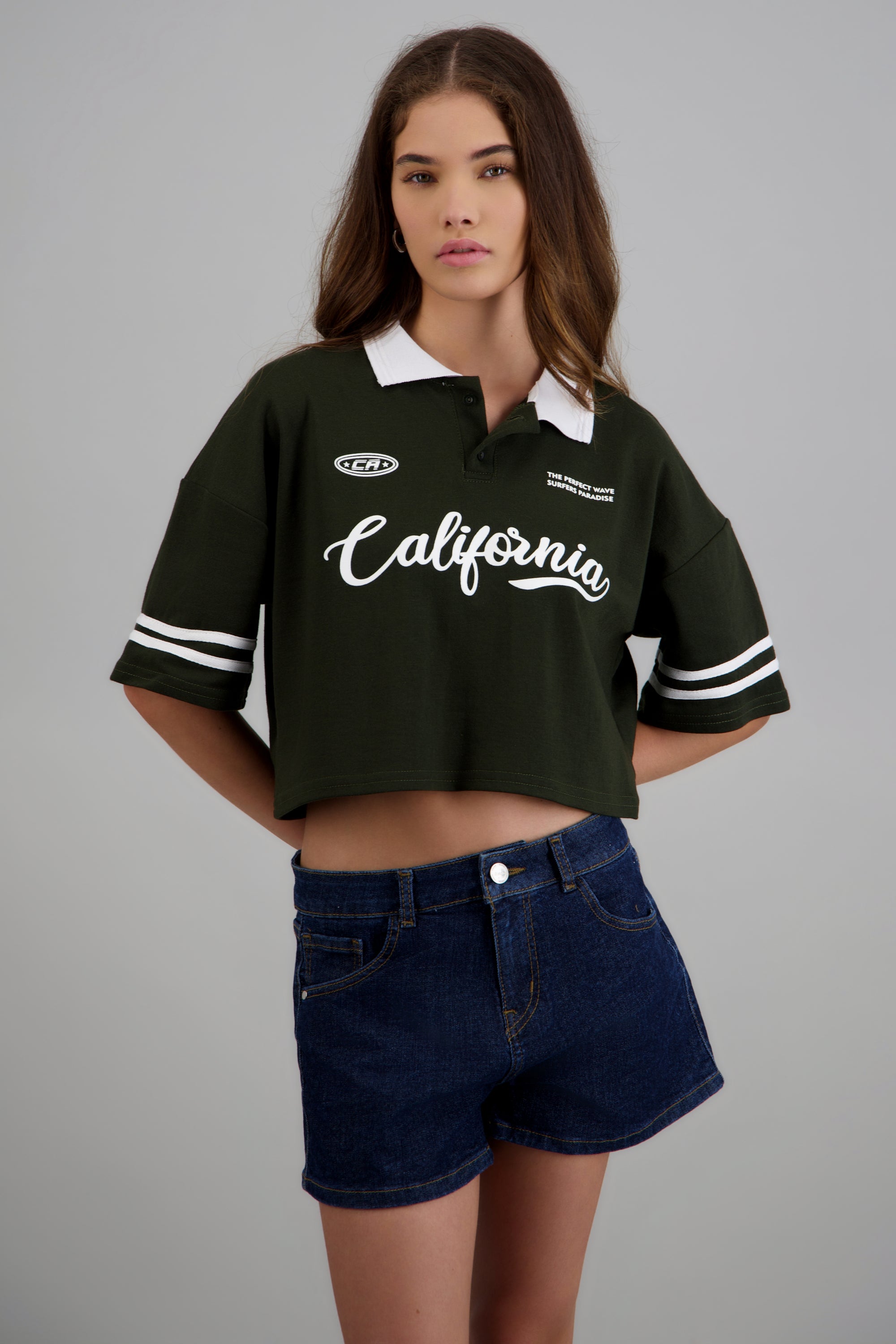 Polo boxy contraste California OLIVO