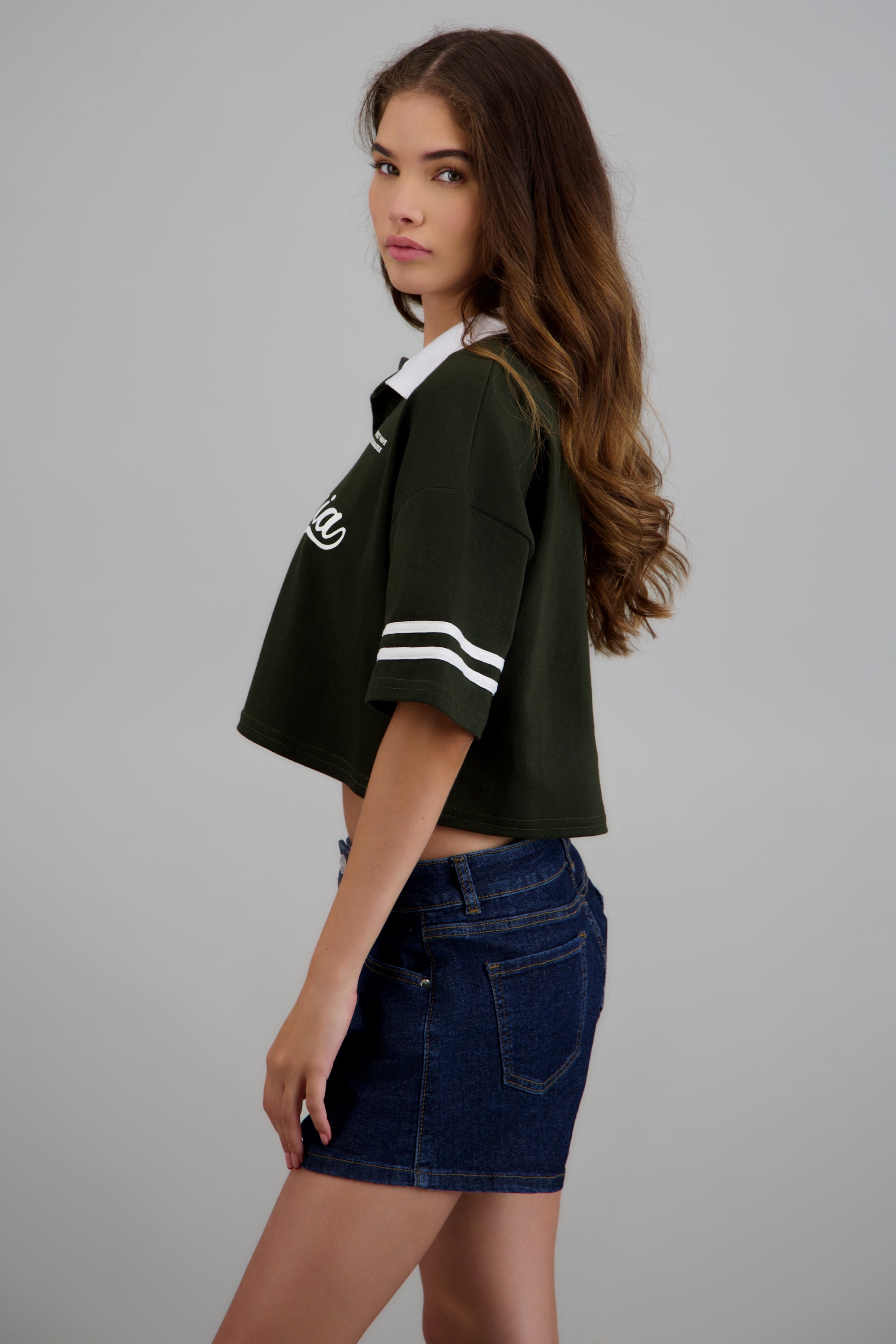 Polo boxy contraste California OLIVO
