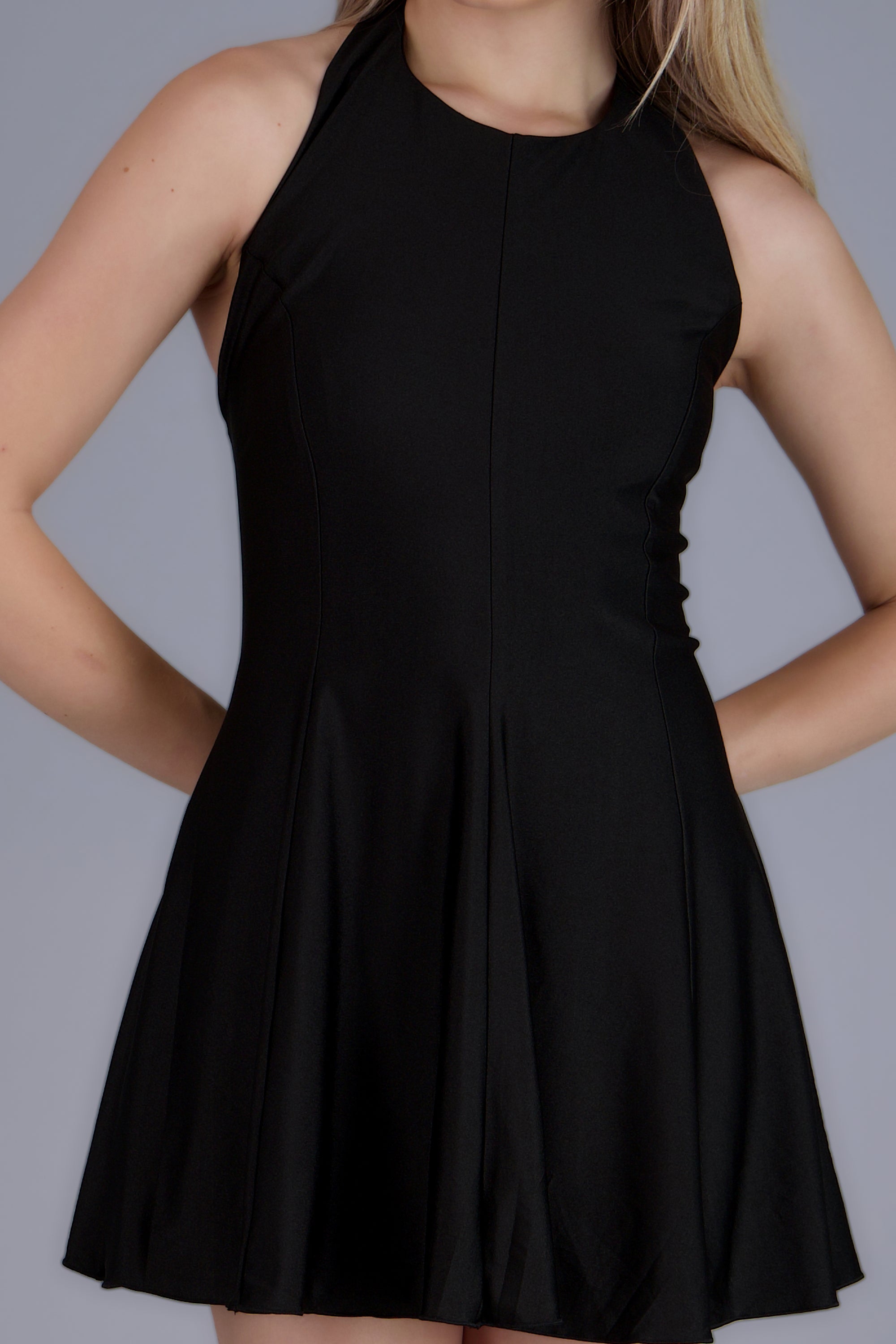 Vestido mini halter fluido NEGRO