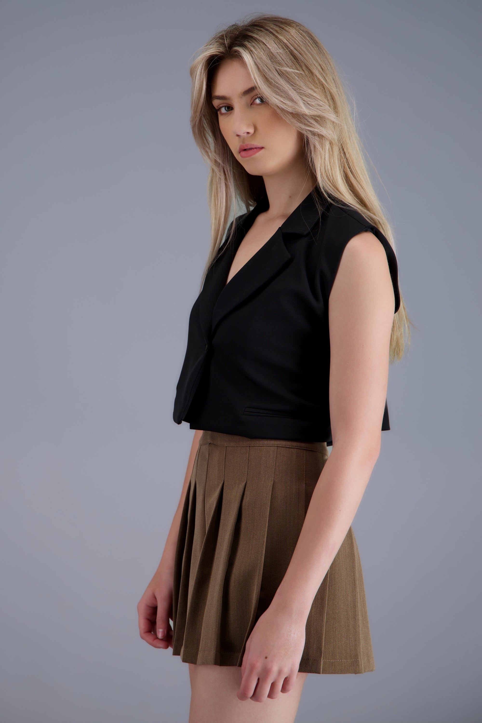 Chaleco sastreado crop detalle vistas NEGRO