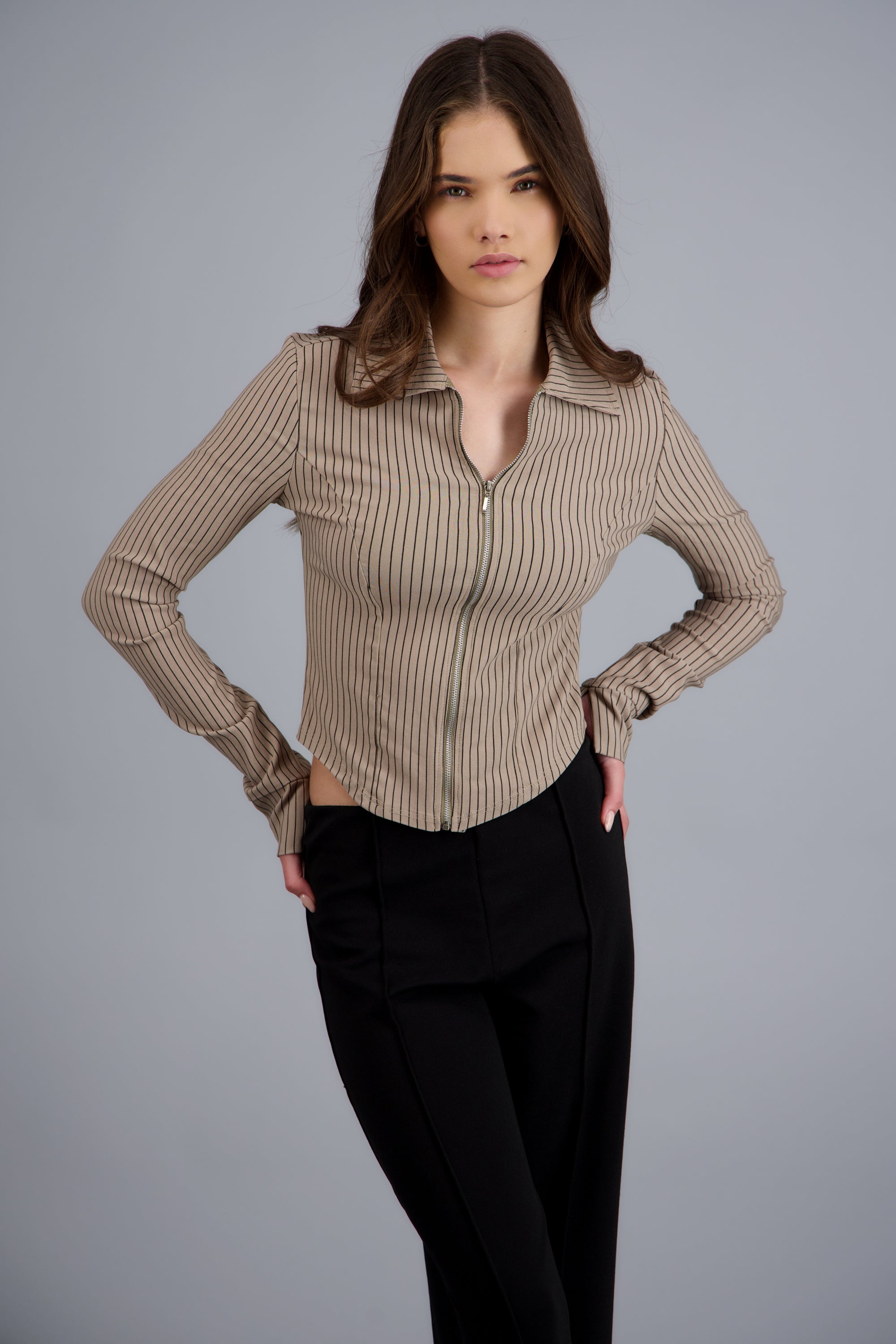 Blusa de rayas manga larga detalle cierre BEIGE