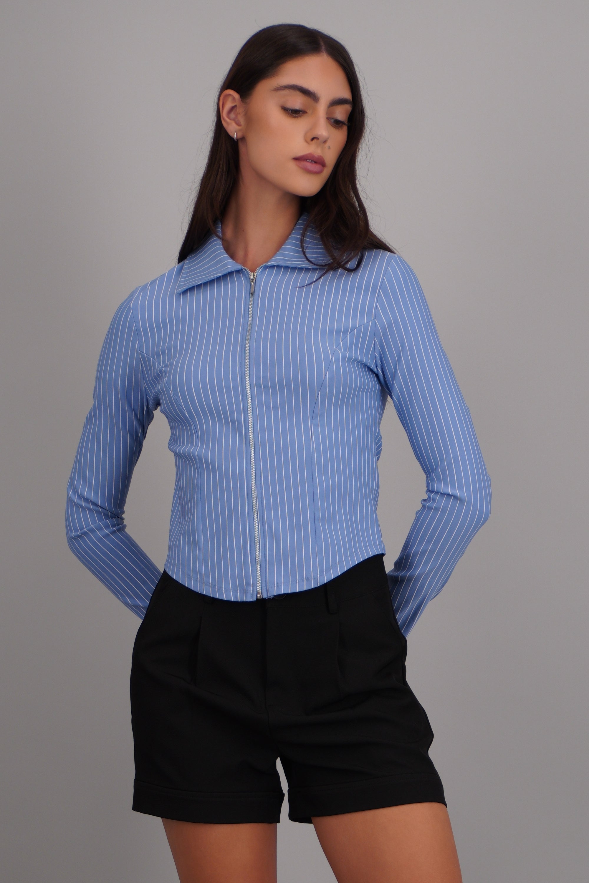 Blusa de rayas manga larga detalle cierre AZUL PASTEL