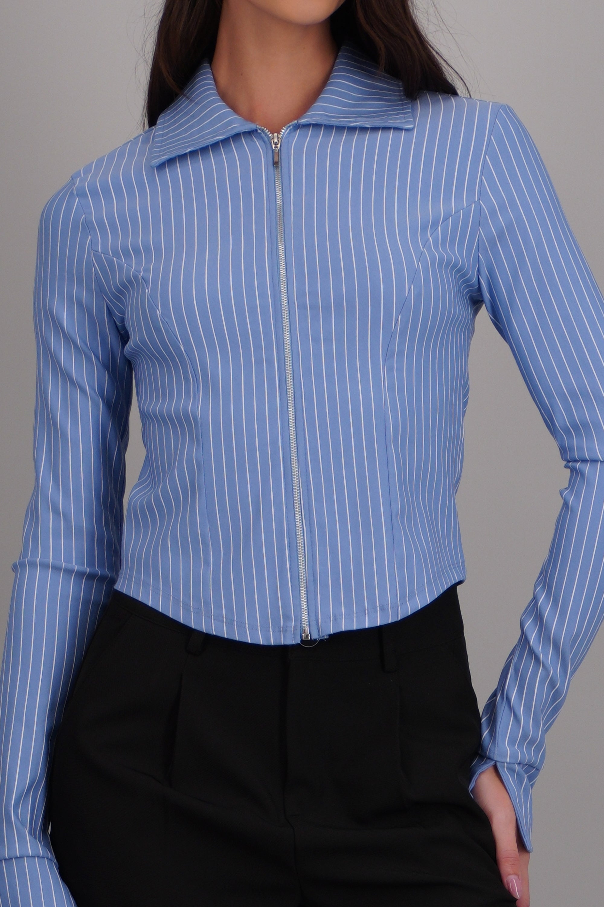 Blusa de rayas manga larga detalle cierre AZUL PASTEL