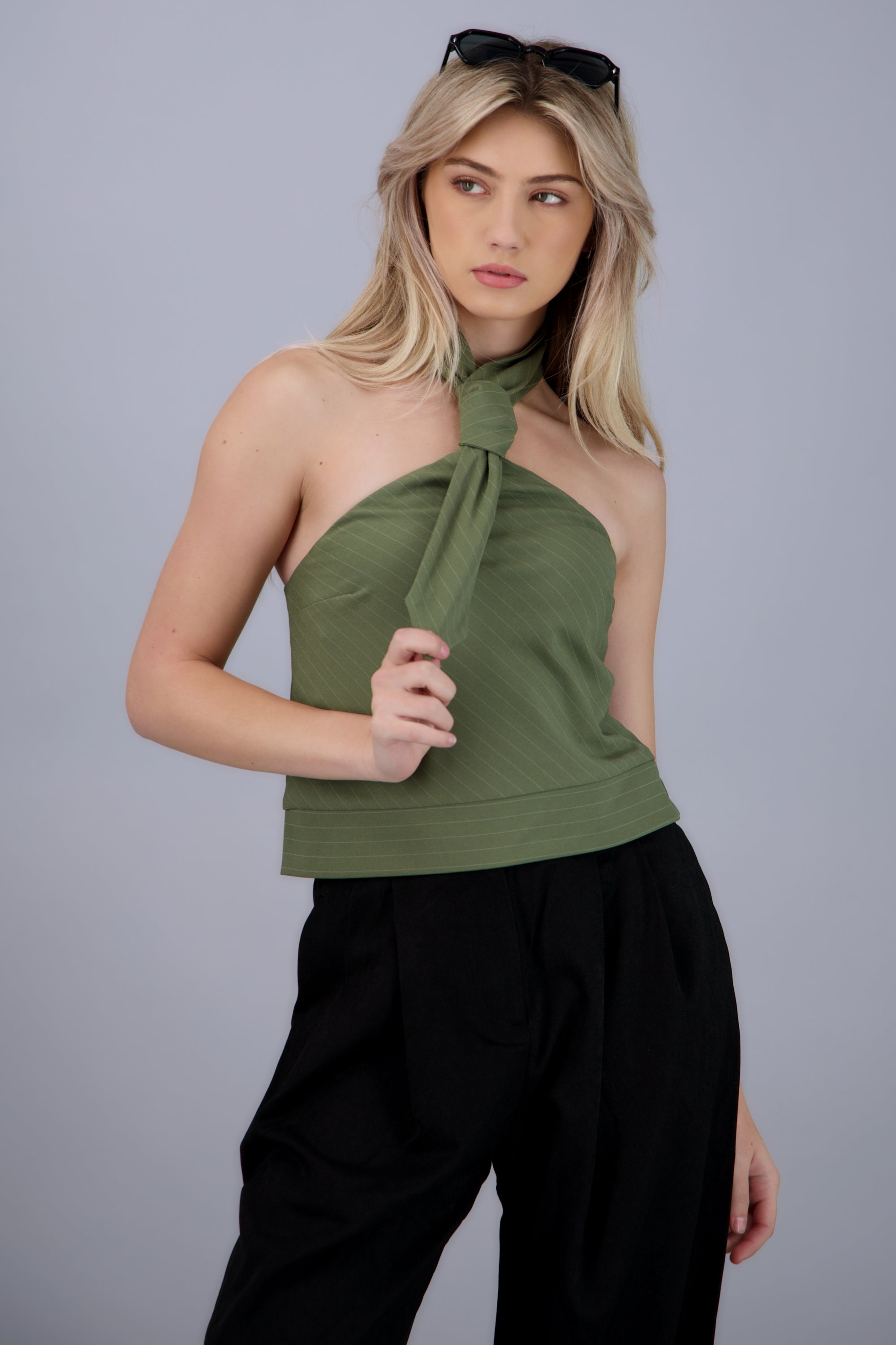 Blusa halter de rayas con corbata OLIVO