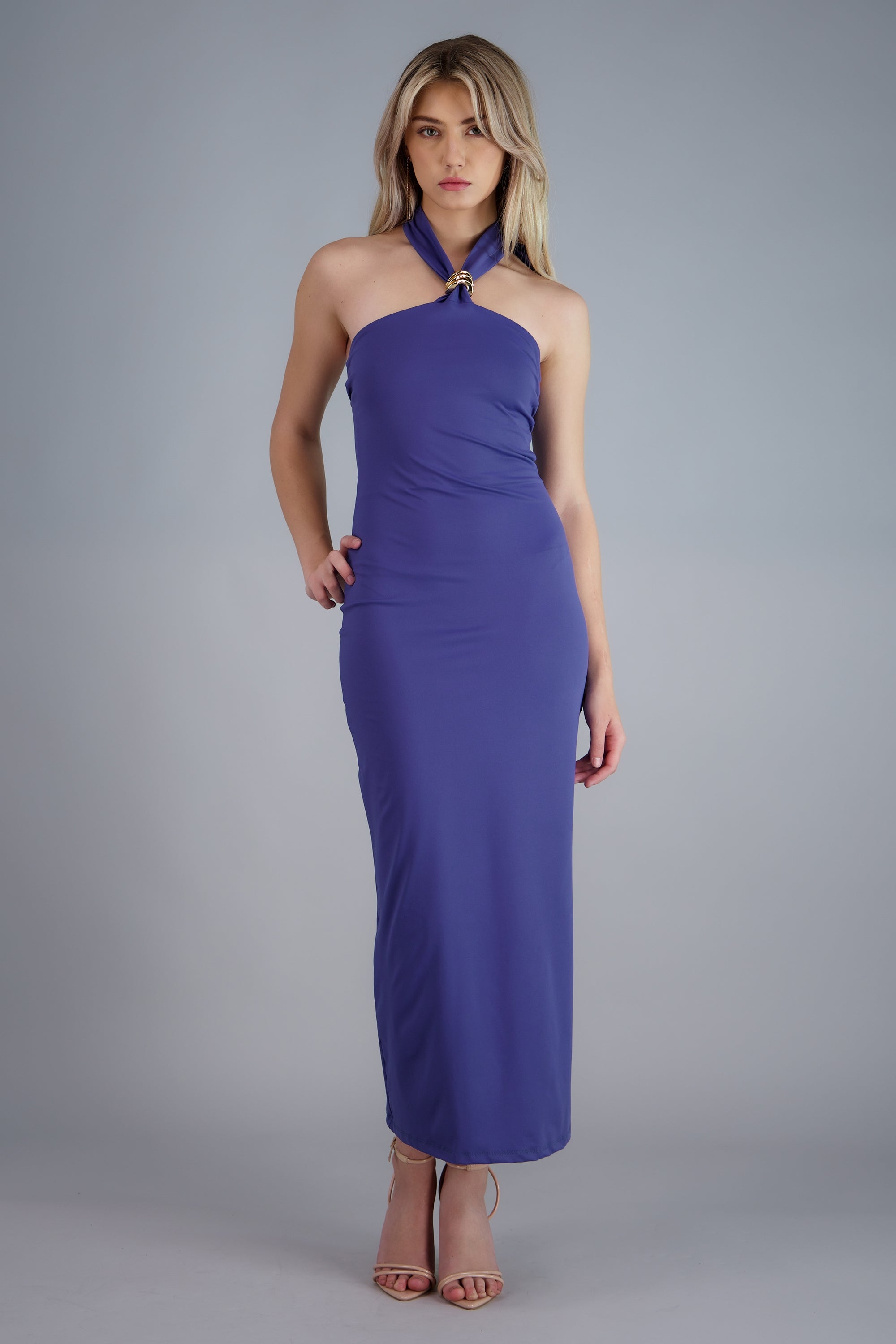 Vestido maxi halter con detalle de aro INDIGO