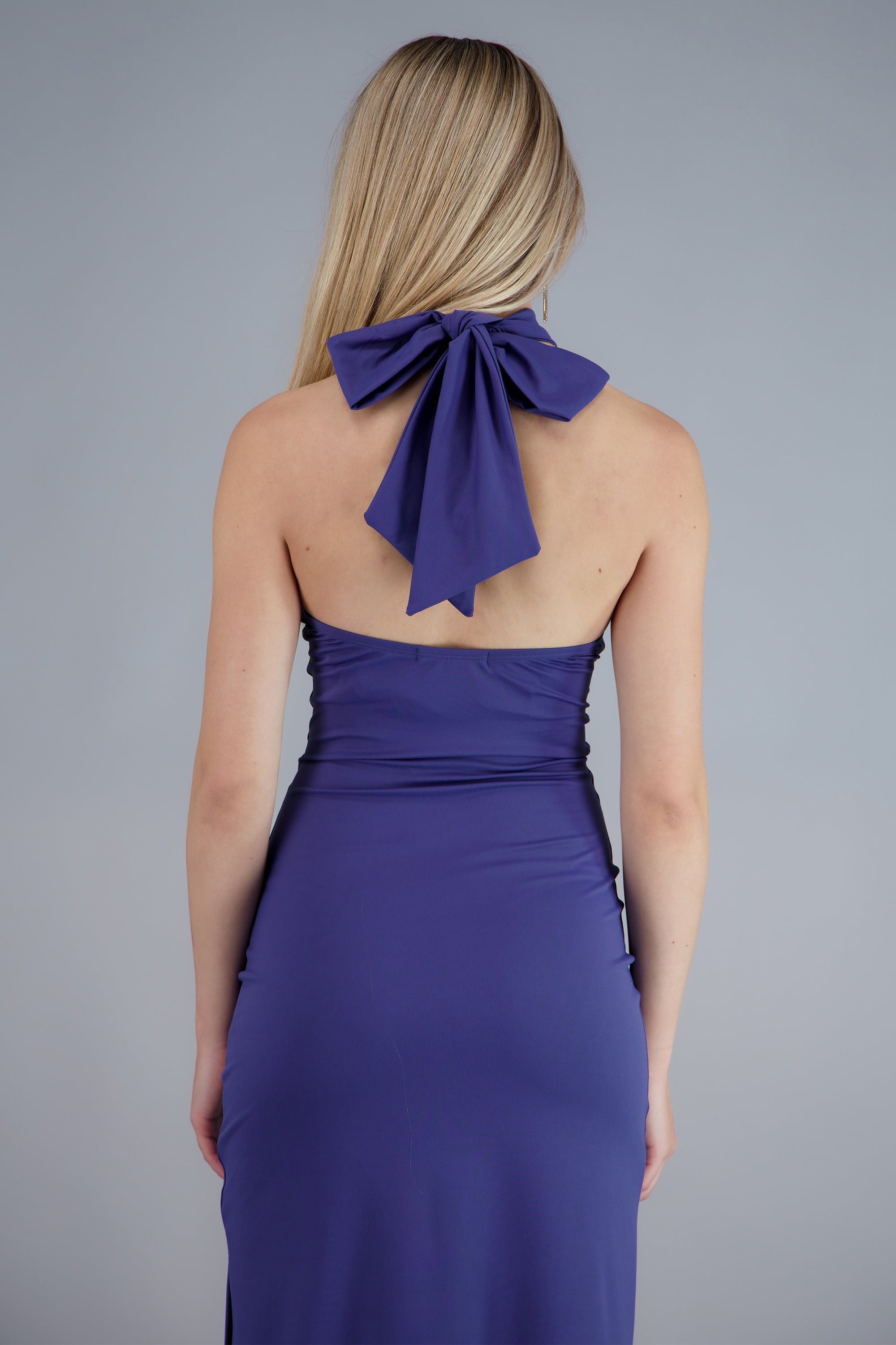 Vestido maxi halter con detalle de aro INDIGO