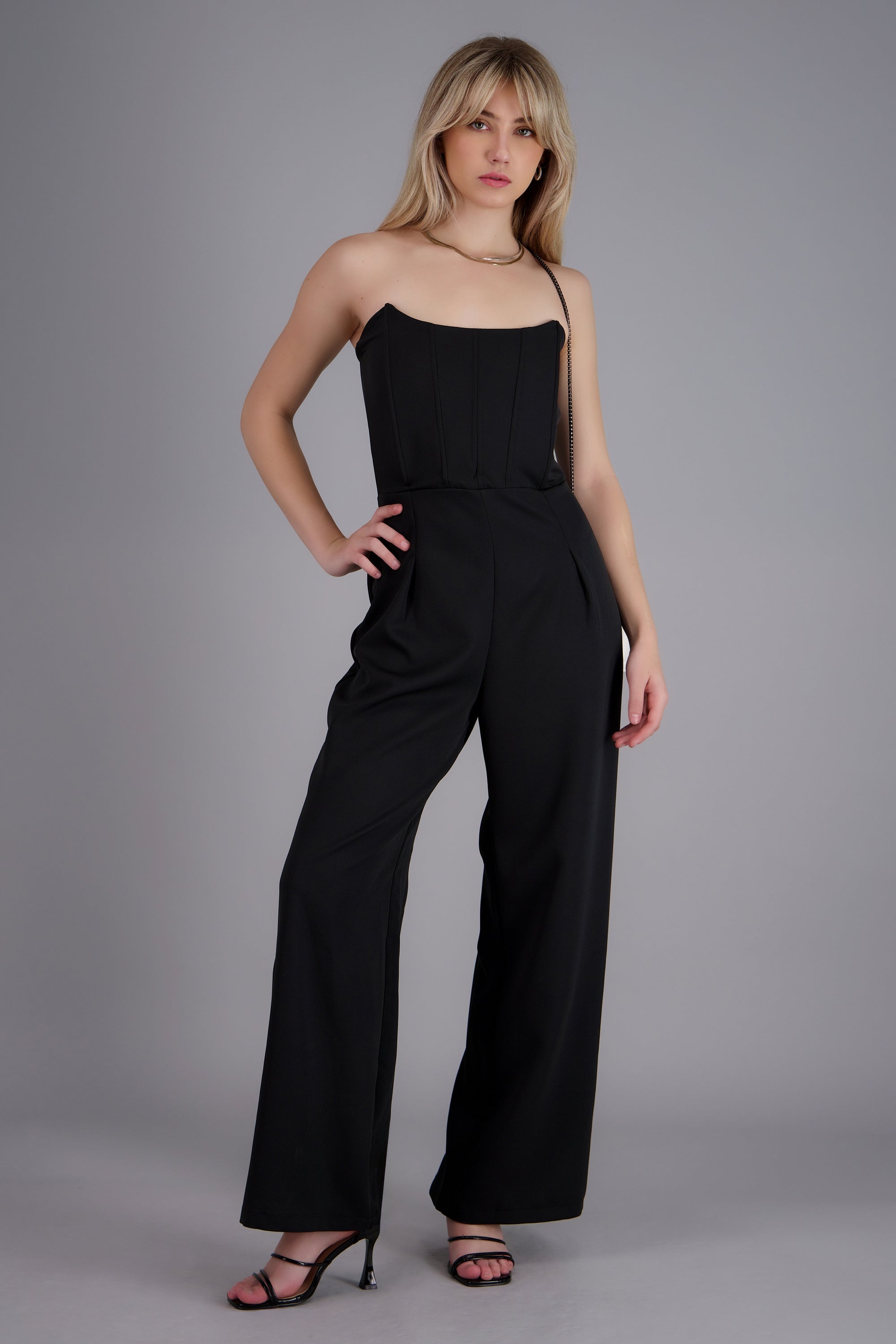 Jumpsuit strapless con varillas NEGRO