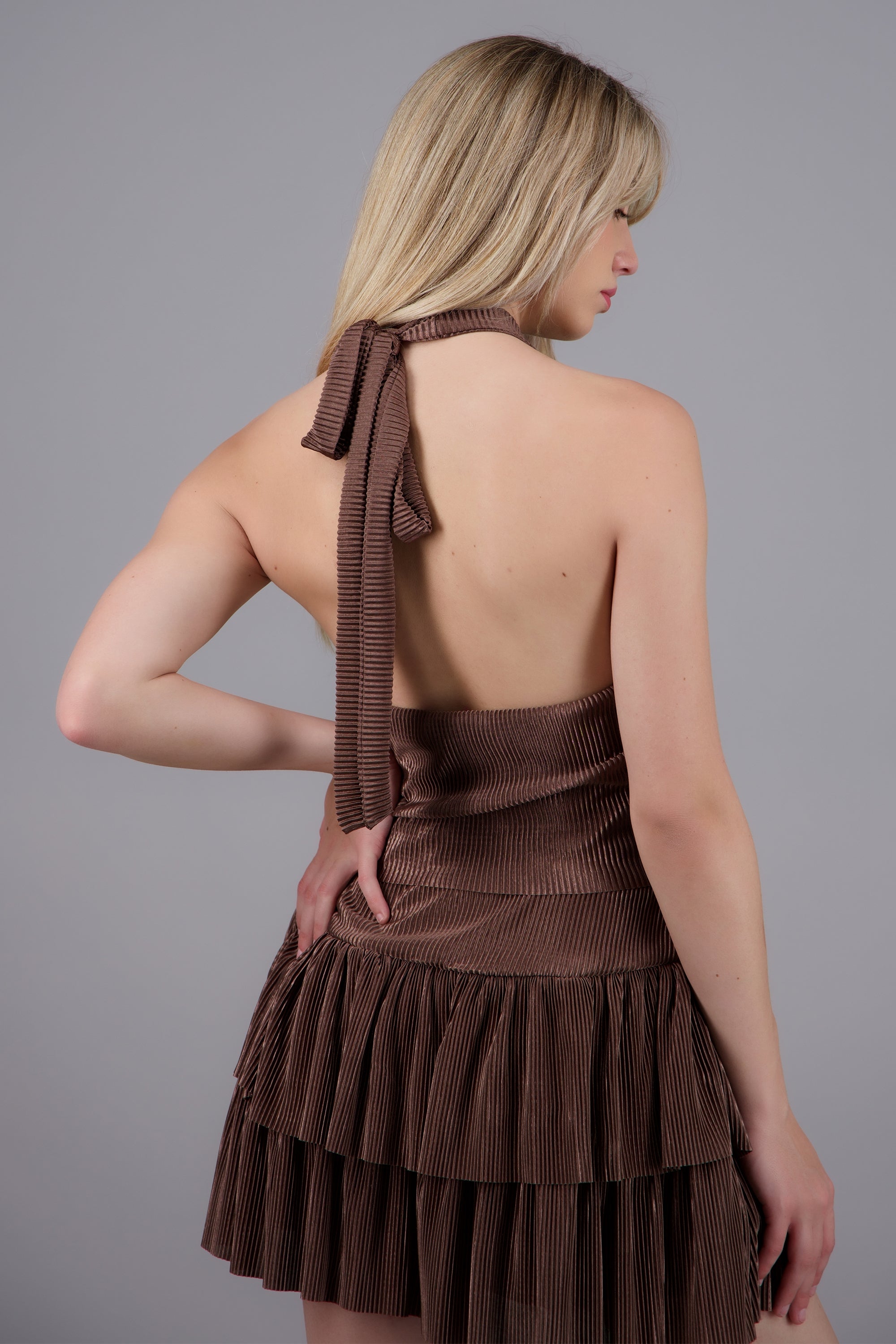 Falda mini de olanes detalle tela CAFE