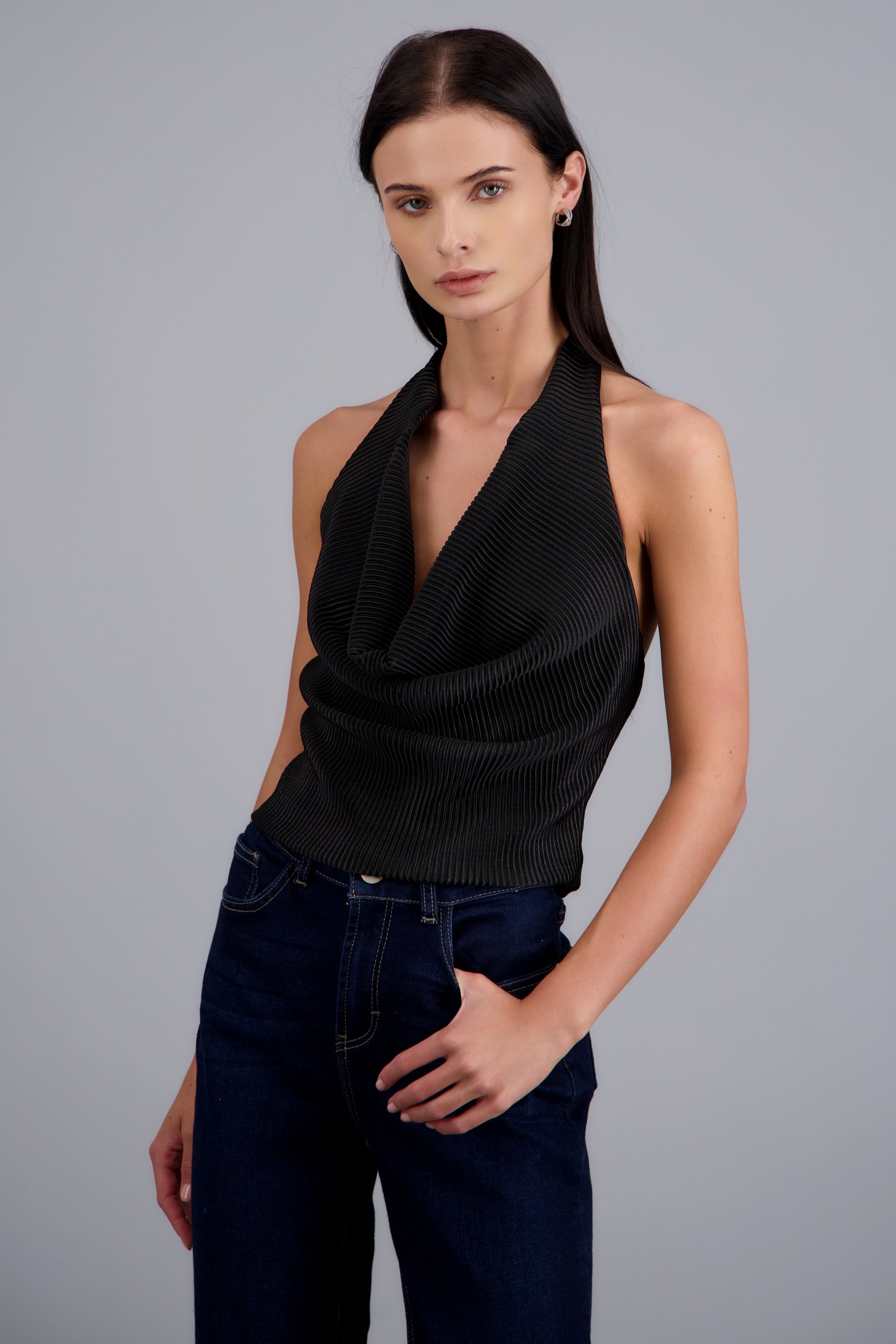 Blusa halter escote cascada detalle tela NEGRO