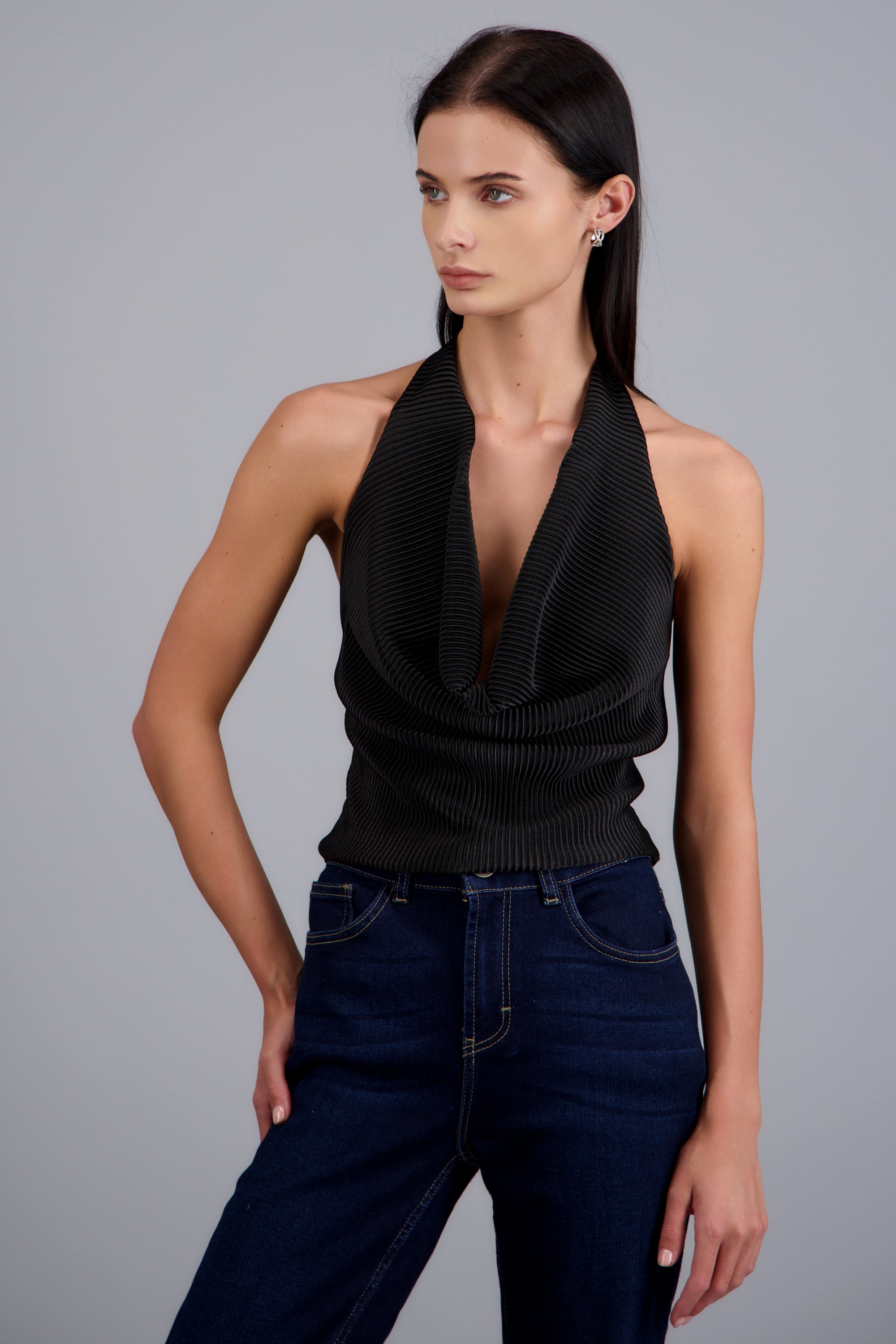 Blusa halter escote cascada detalle tela NEGRO