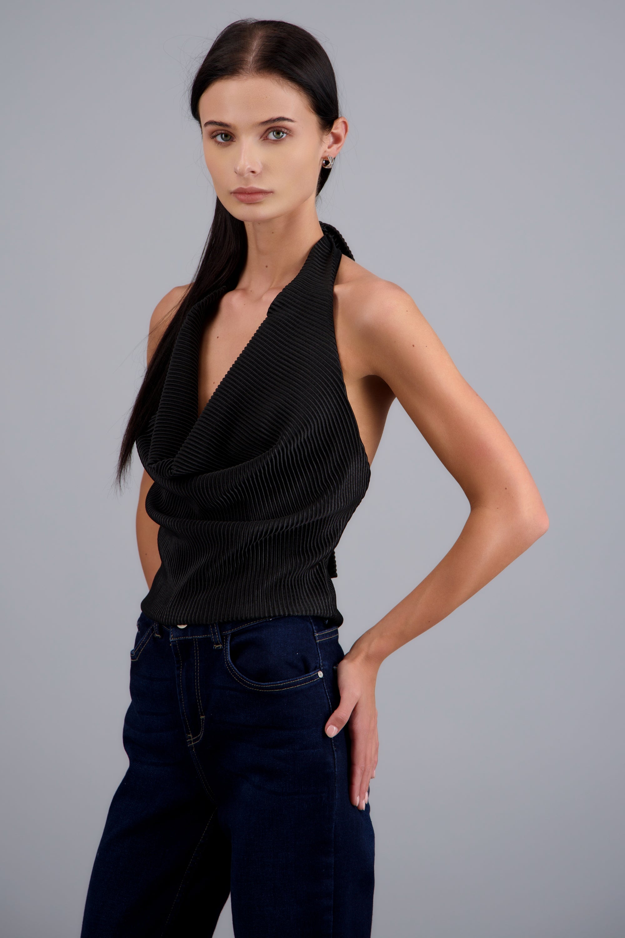 Blusa halter escote cascada detalle tela NEGRO