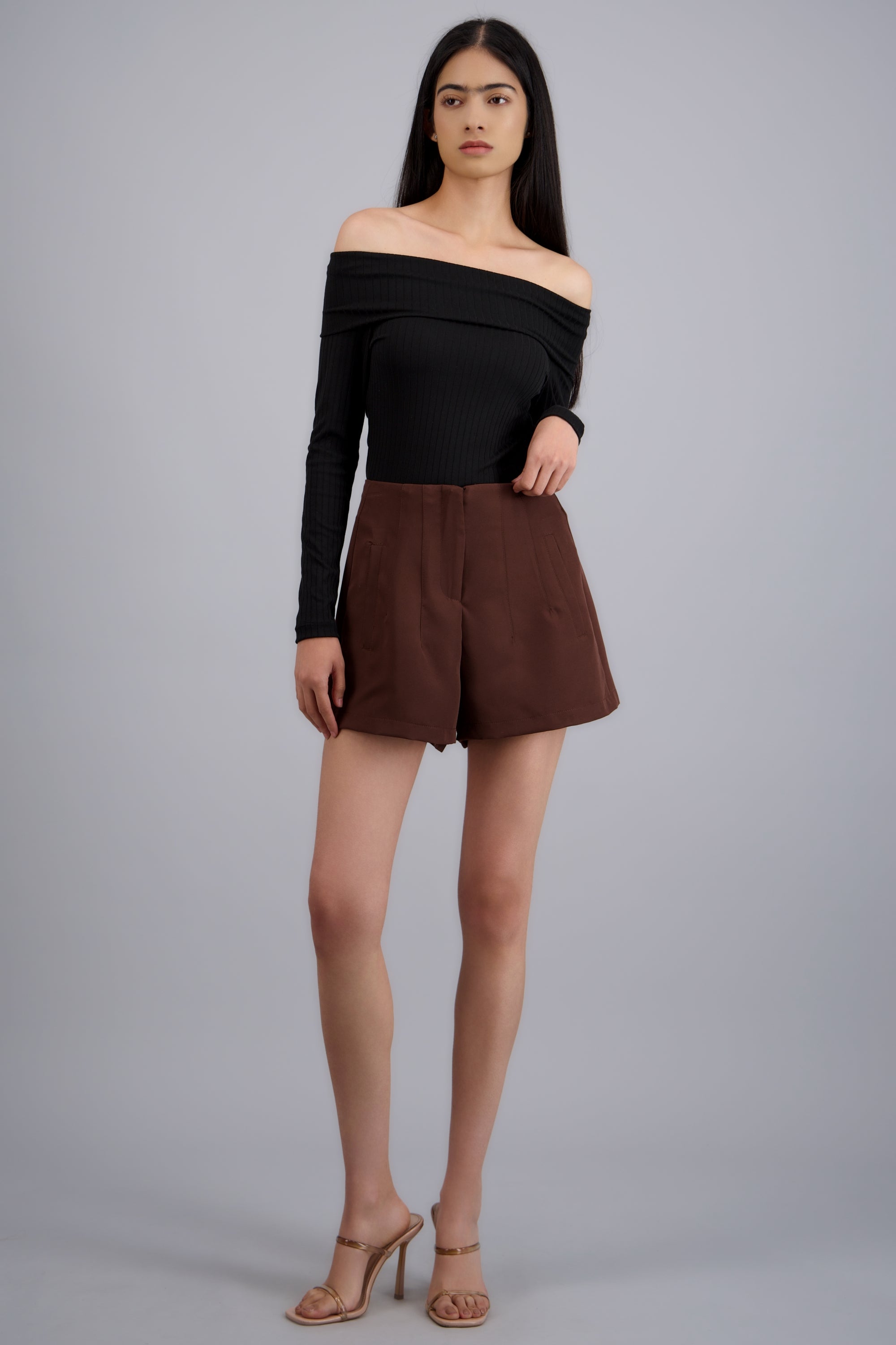 Short liso detalle pinzas CAFE