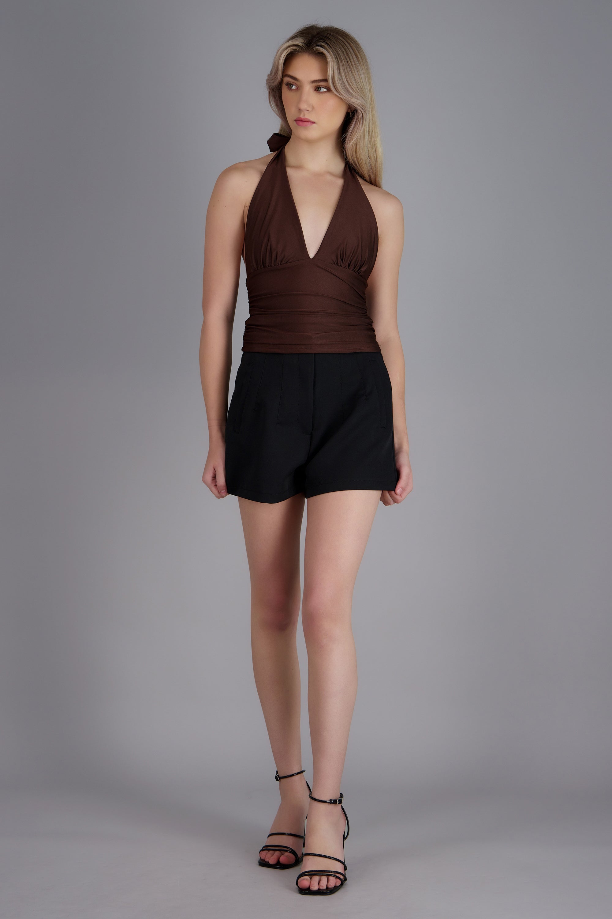 Short liso detalle pinzas NEGRO