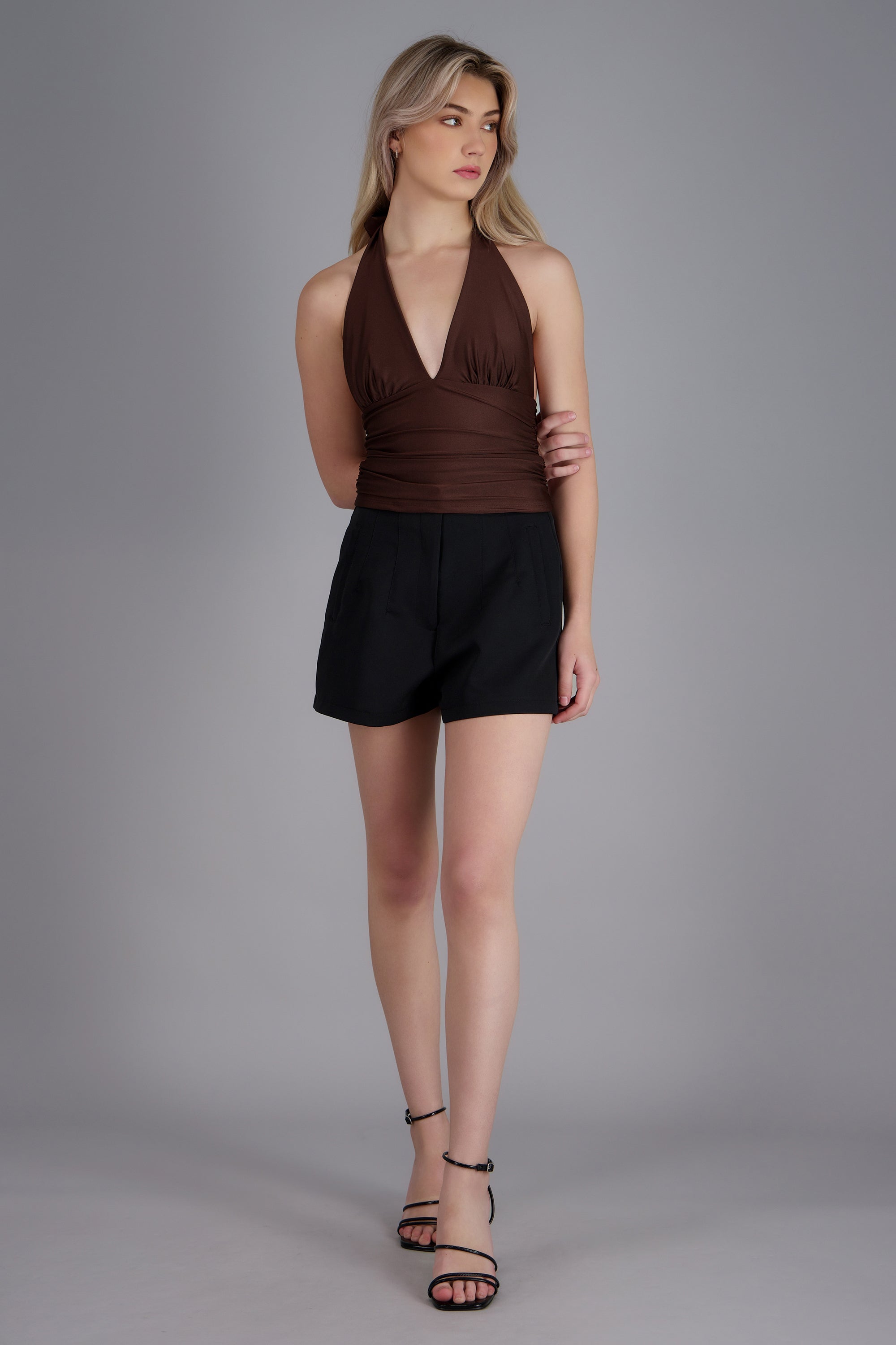 Short liso detalle pinzas NEGRO