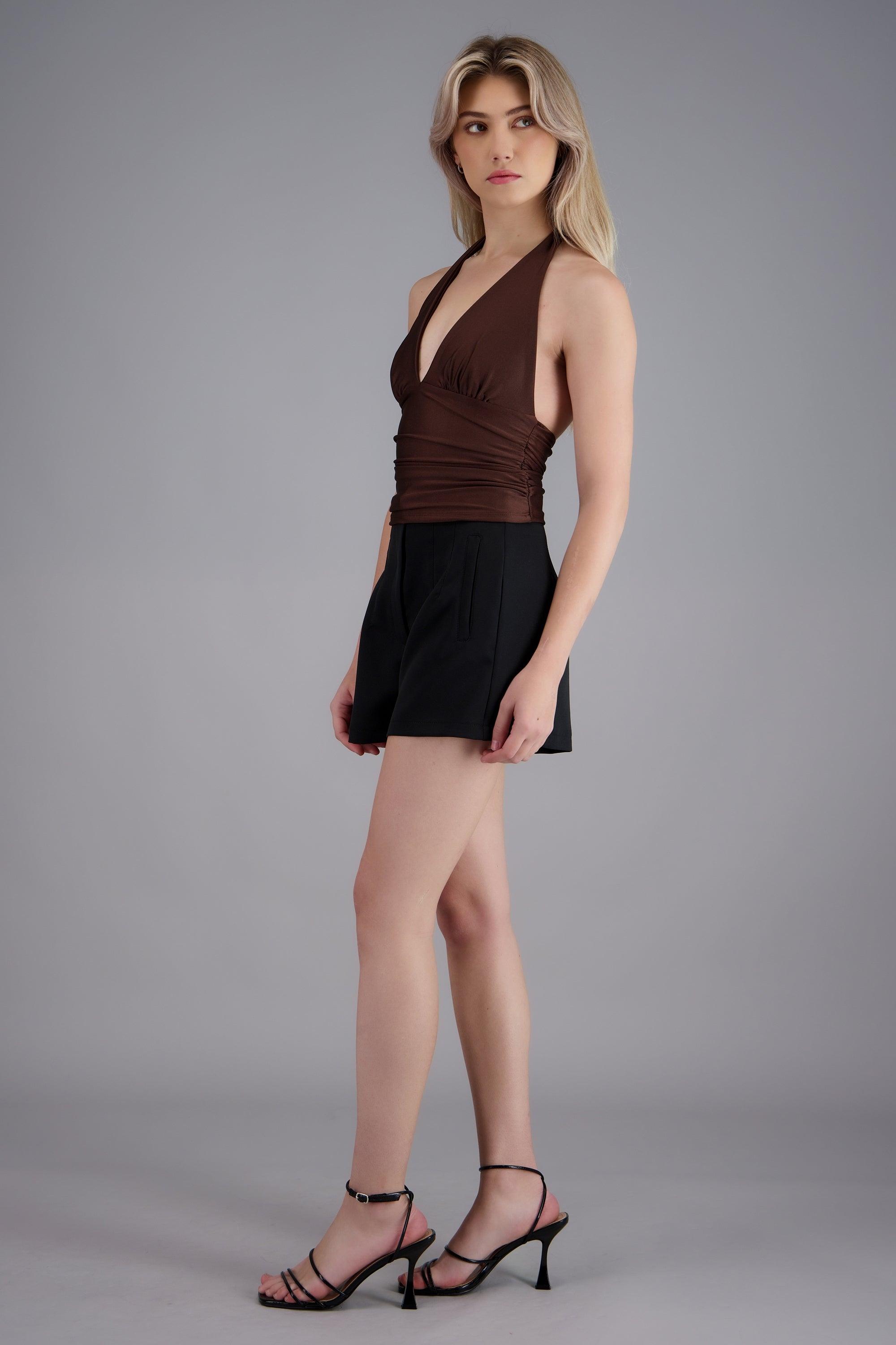 Short liso detalle pinzas NEGRO