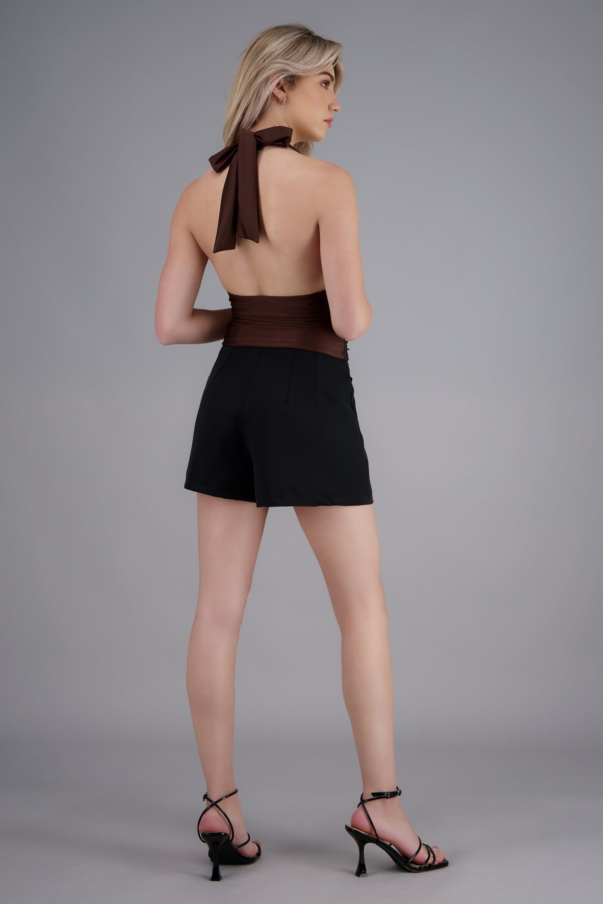 Short liso detalle pinzas NEGRO