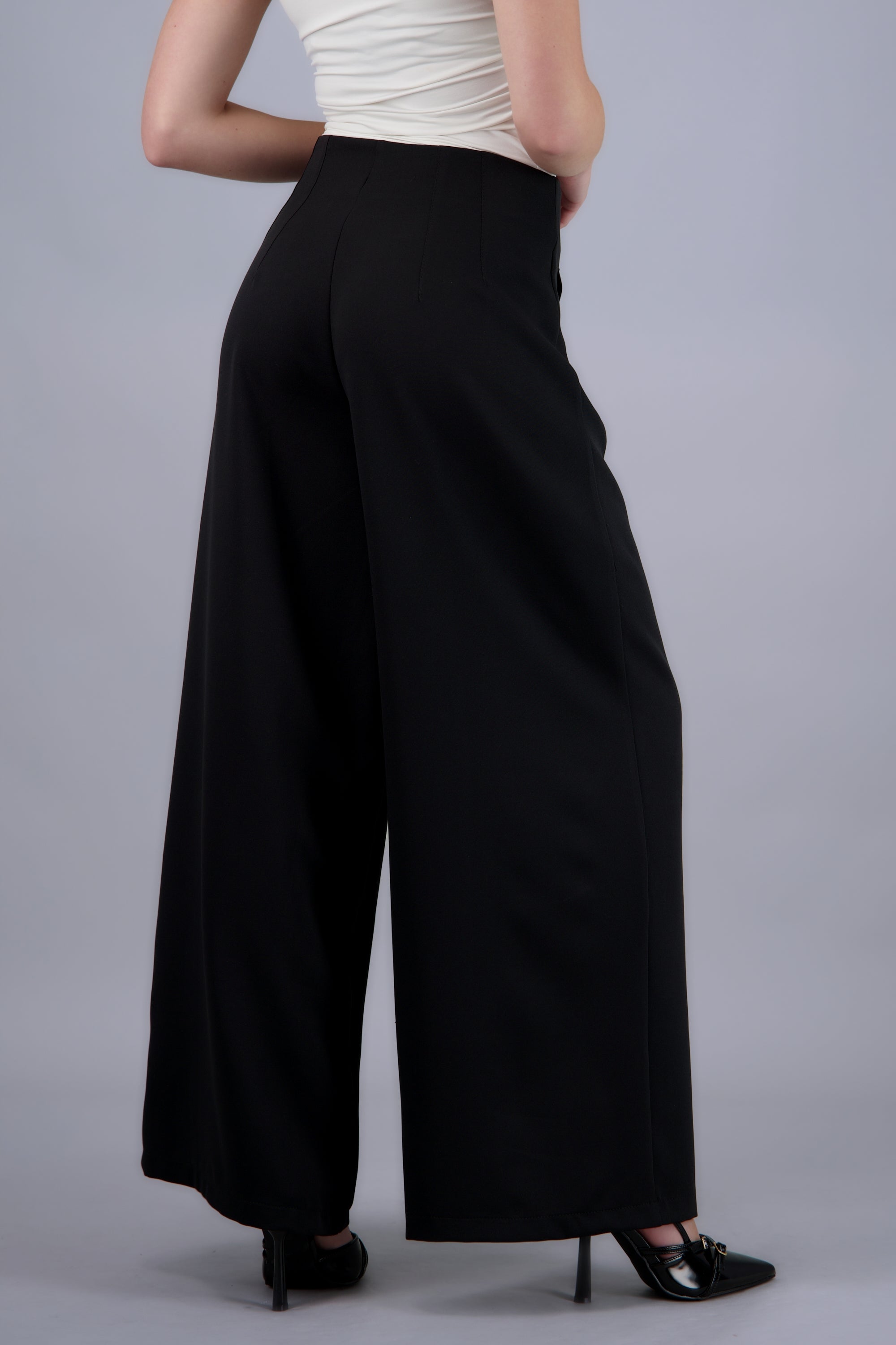 Pantalon amplio detalla pinzas NEGRO