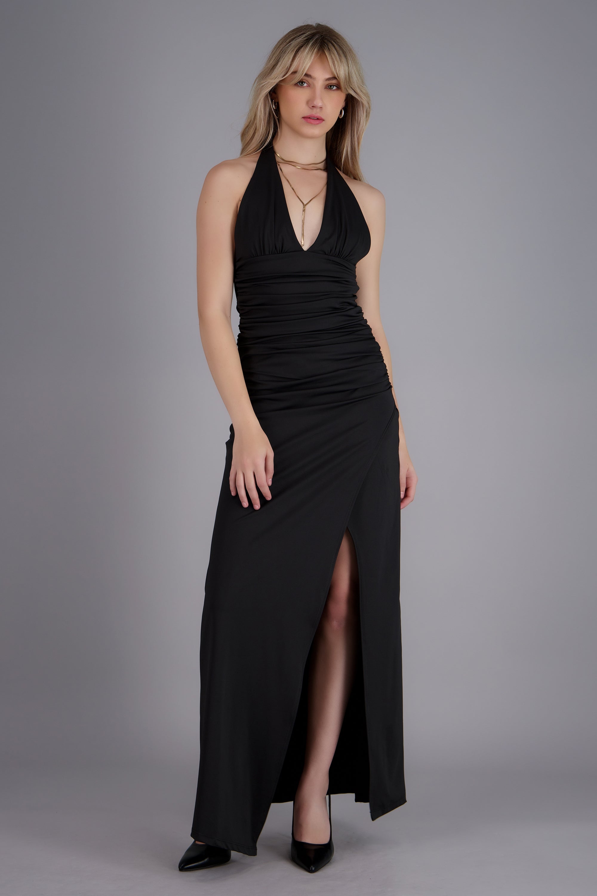 Vestido maxi halter detalle drapeado NEGRO
