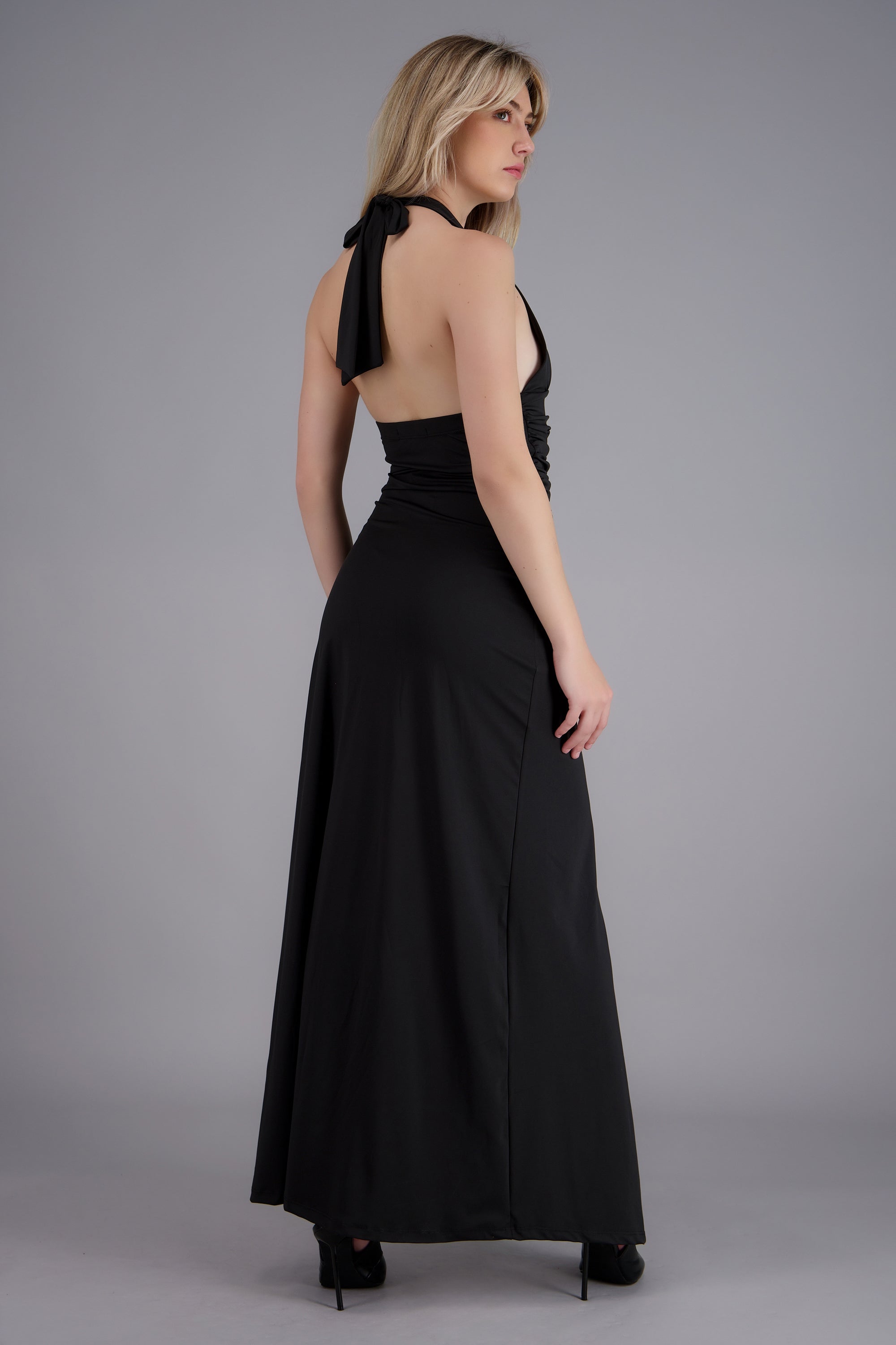 Vestido maxi halter detalle drapeado NEGRO