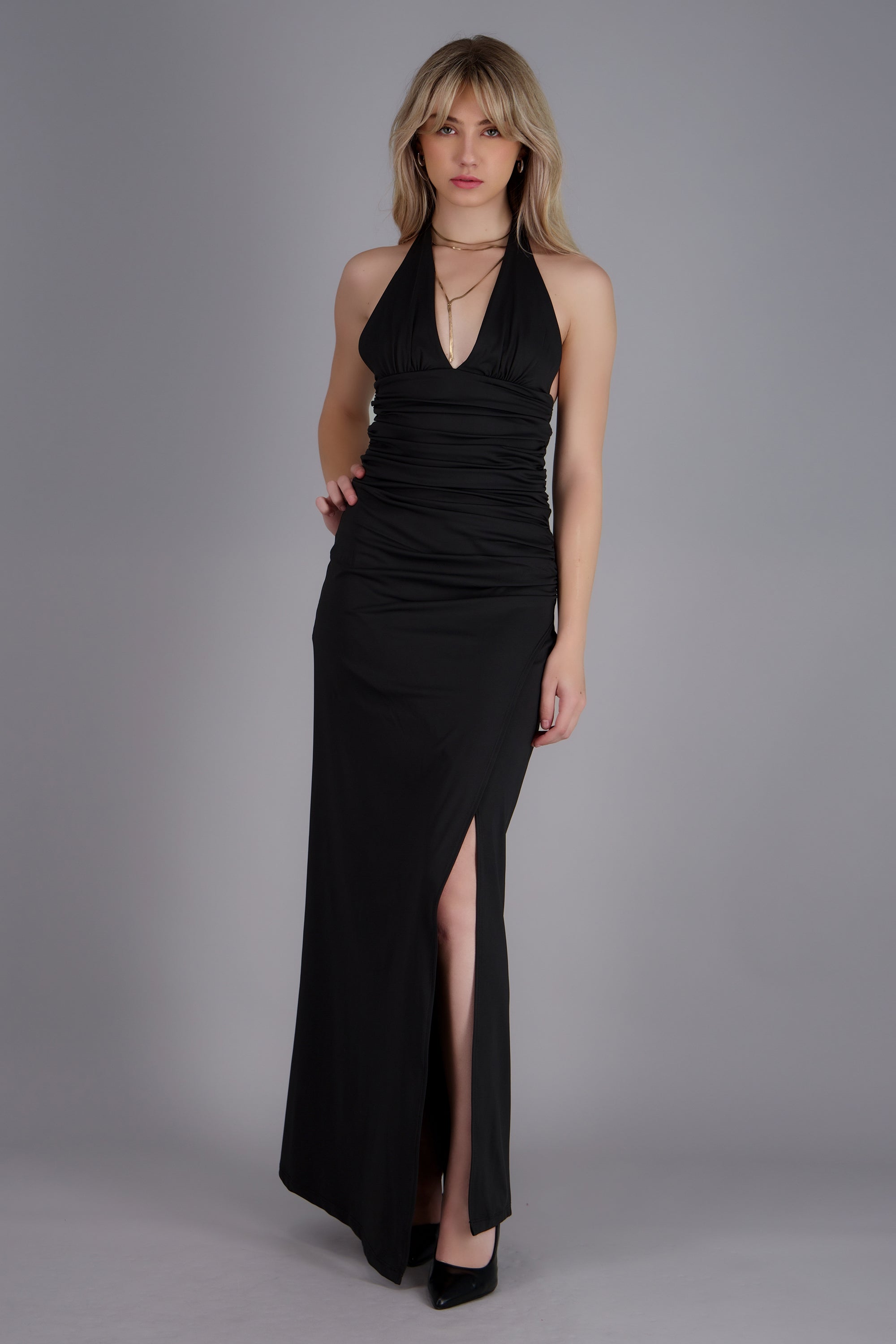 Vestido maxi halter detalle drapeado NEGRO