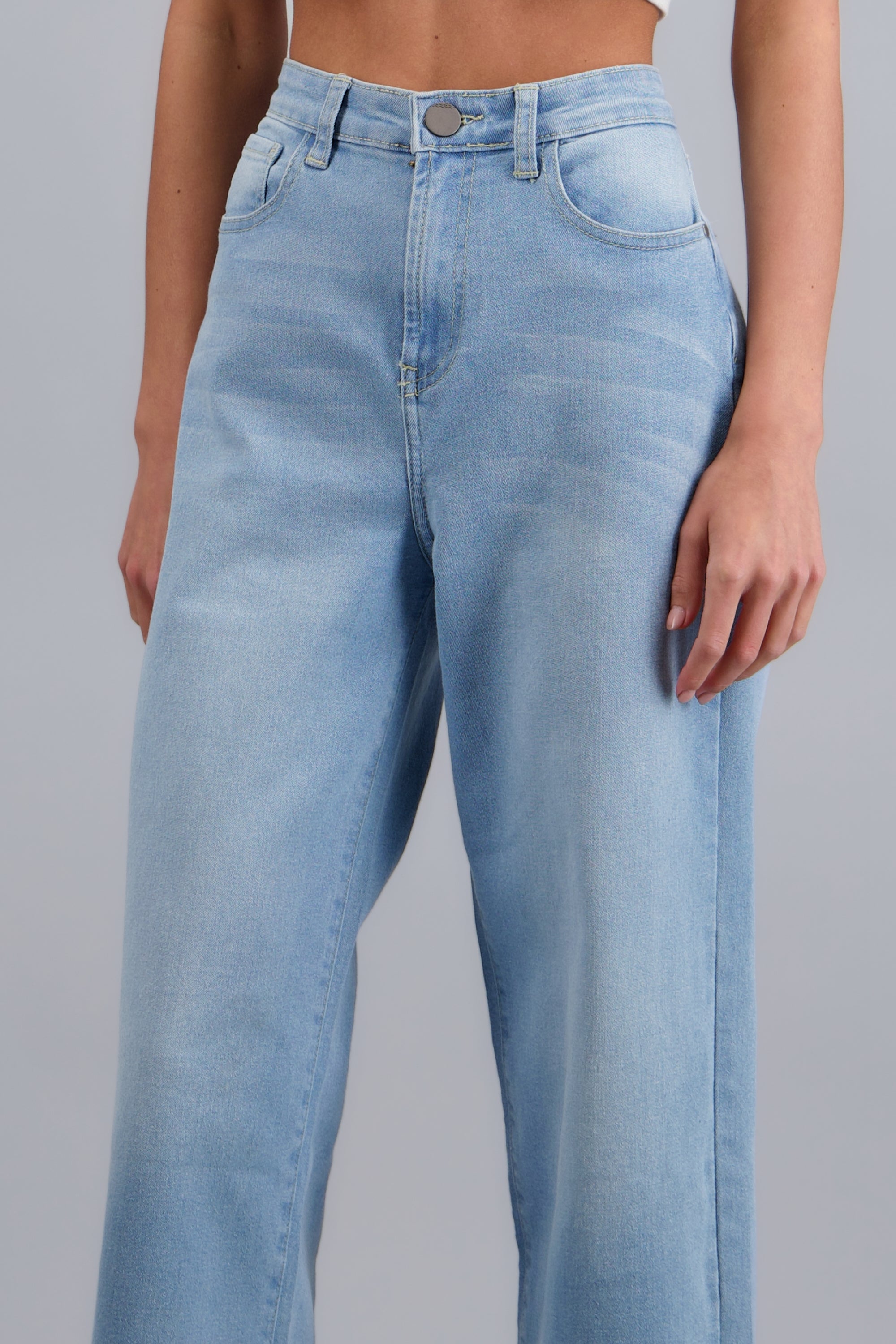 Jeans cropped amplio BLEACHED