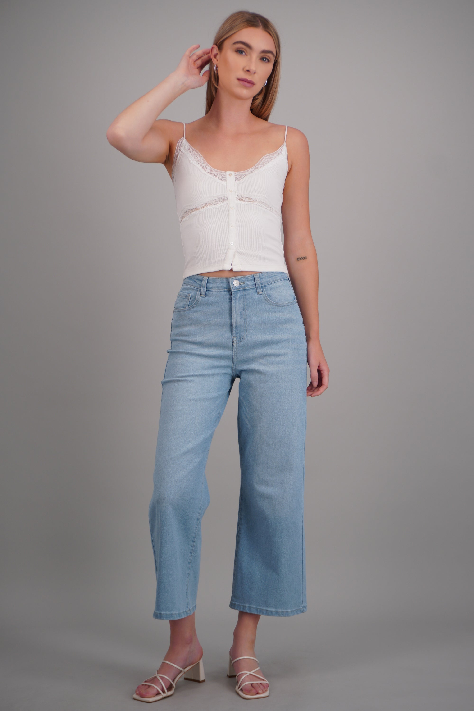 Jeans cropped amplio MEDIUM WASH