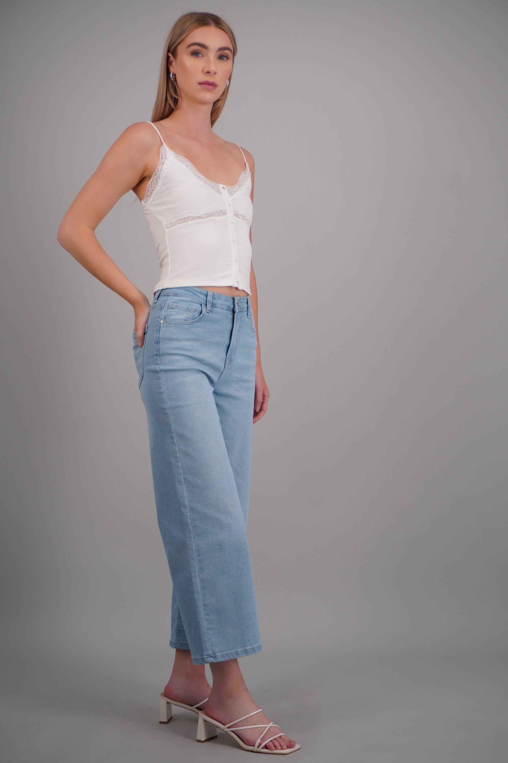 Jeans cropped amplio MEDIUM WASH
