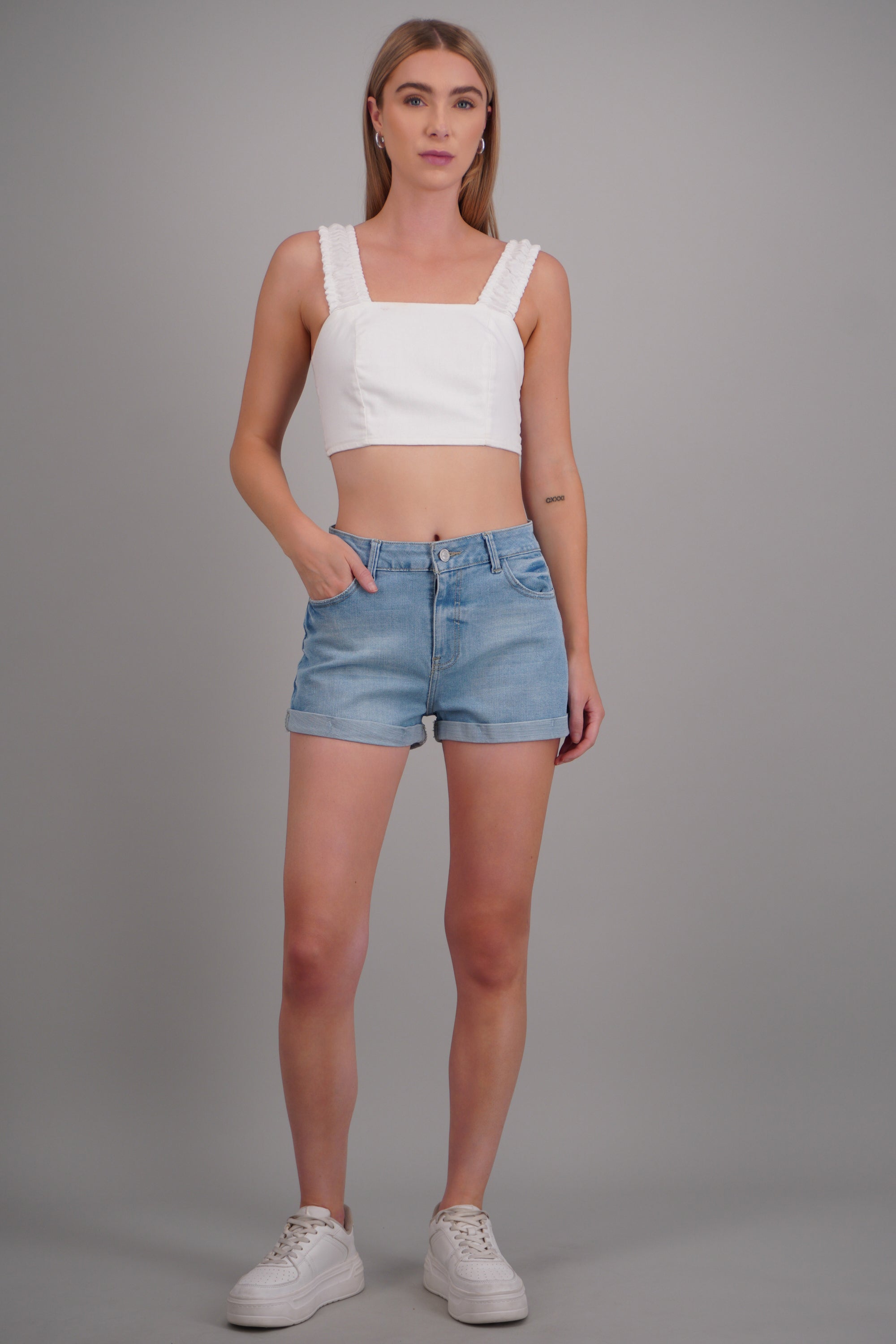 Short dobladillo BLEACHED