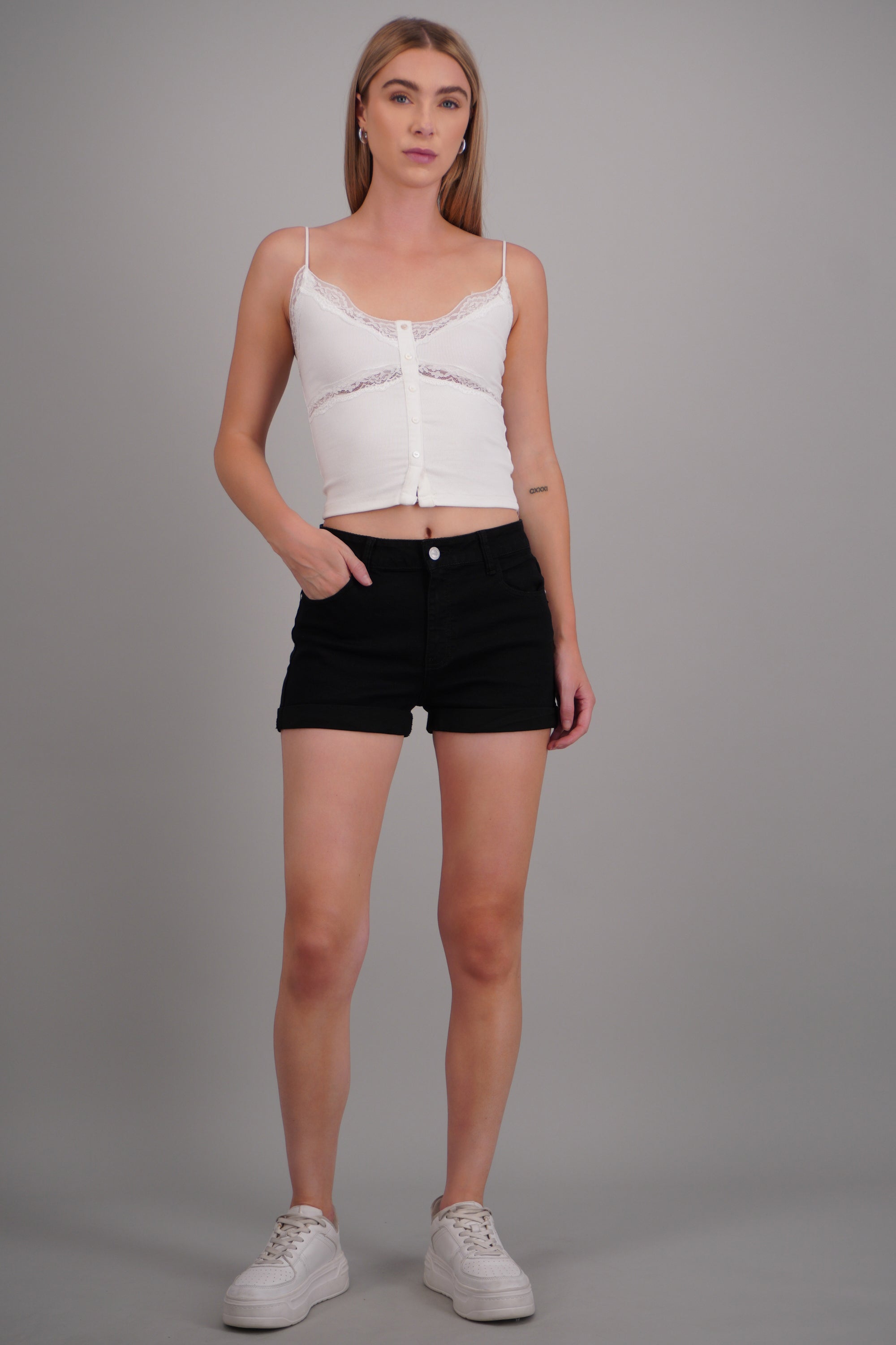 Short dobladillo NEGRO
