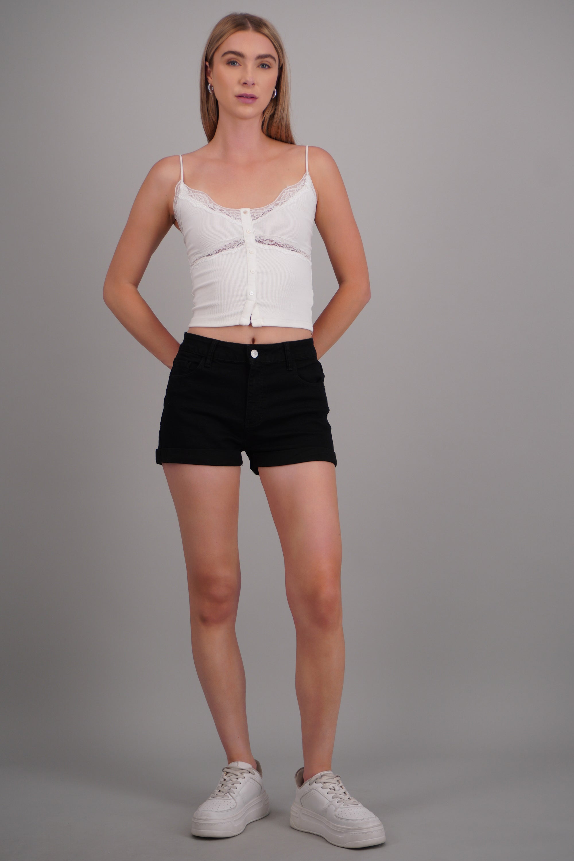 Short dobladillo NEGRO