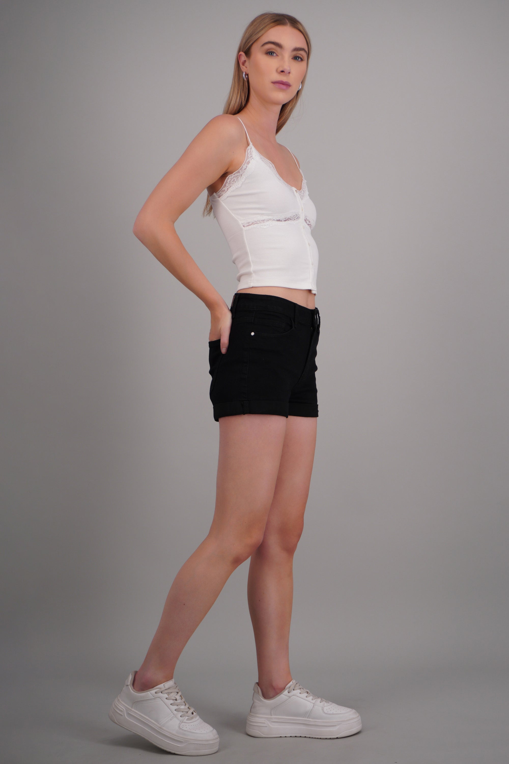 Short dobladillo NEGRO