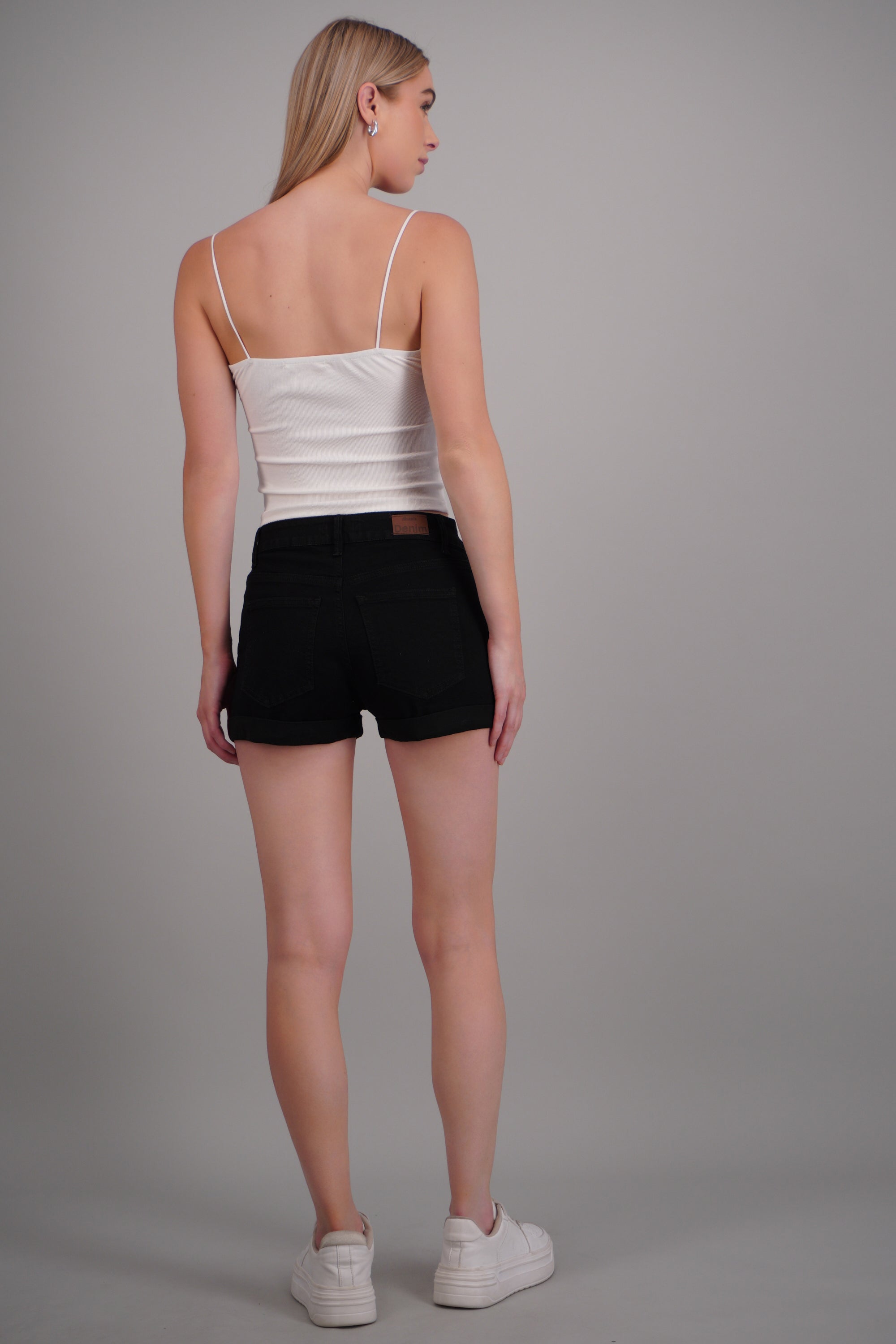 Short dobladillo NEGRO