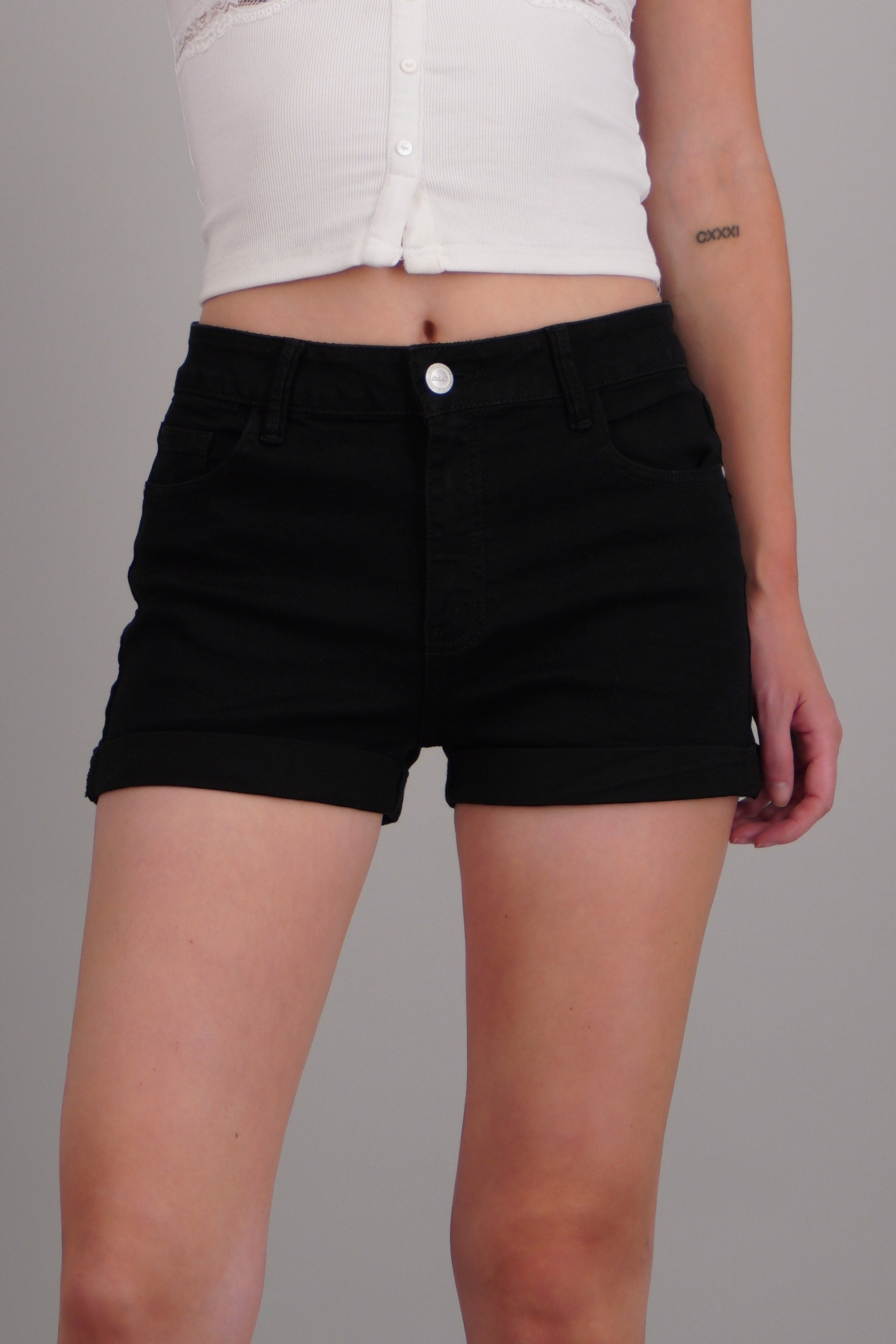 Short dobladillo NEGRO