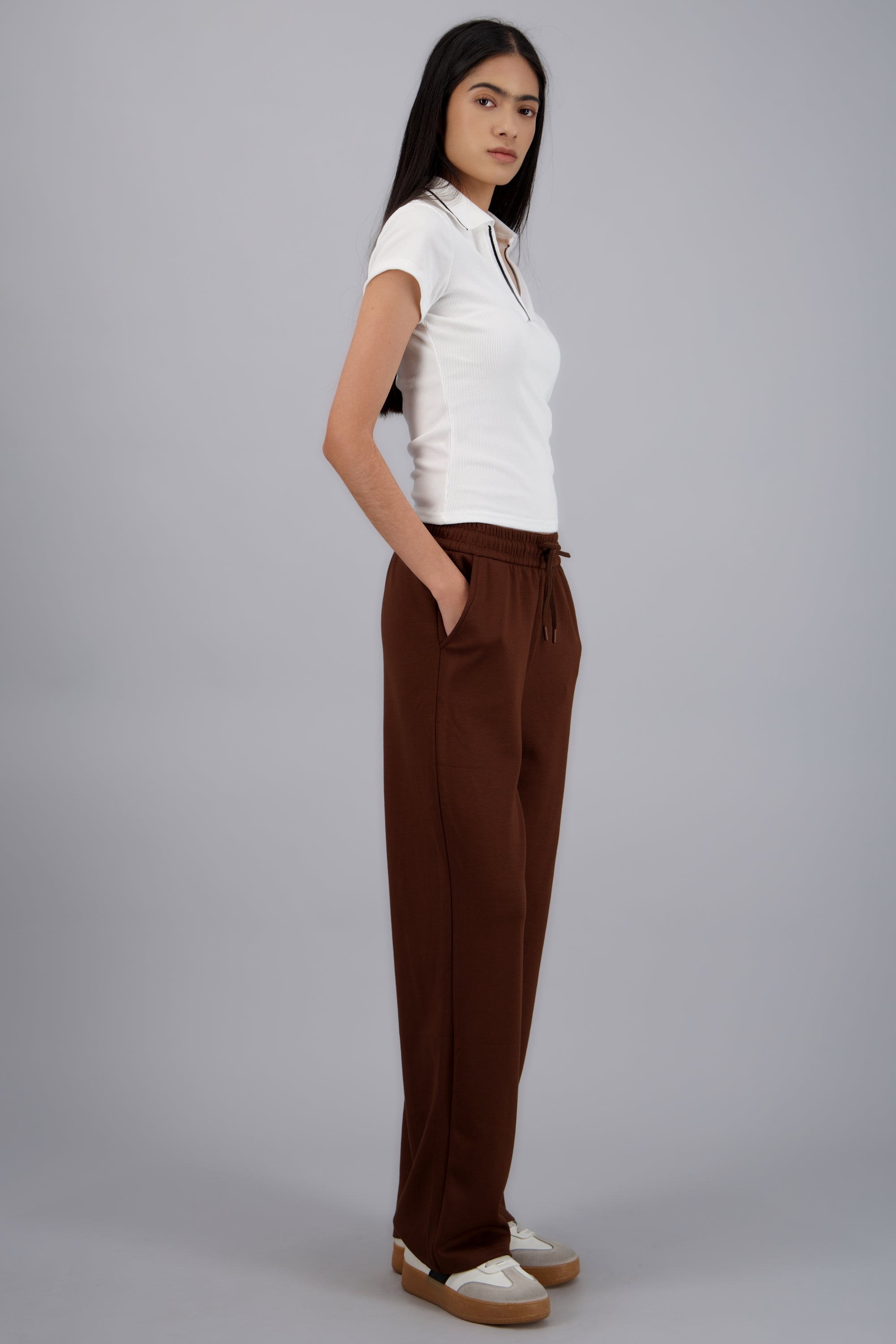Pants lisos con bolsas CAFE