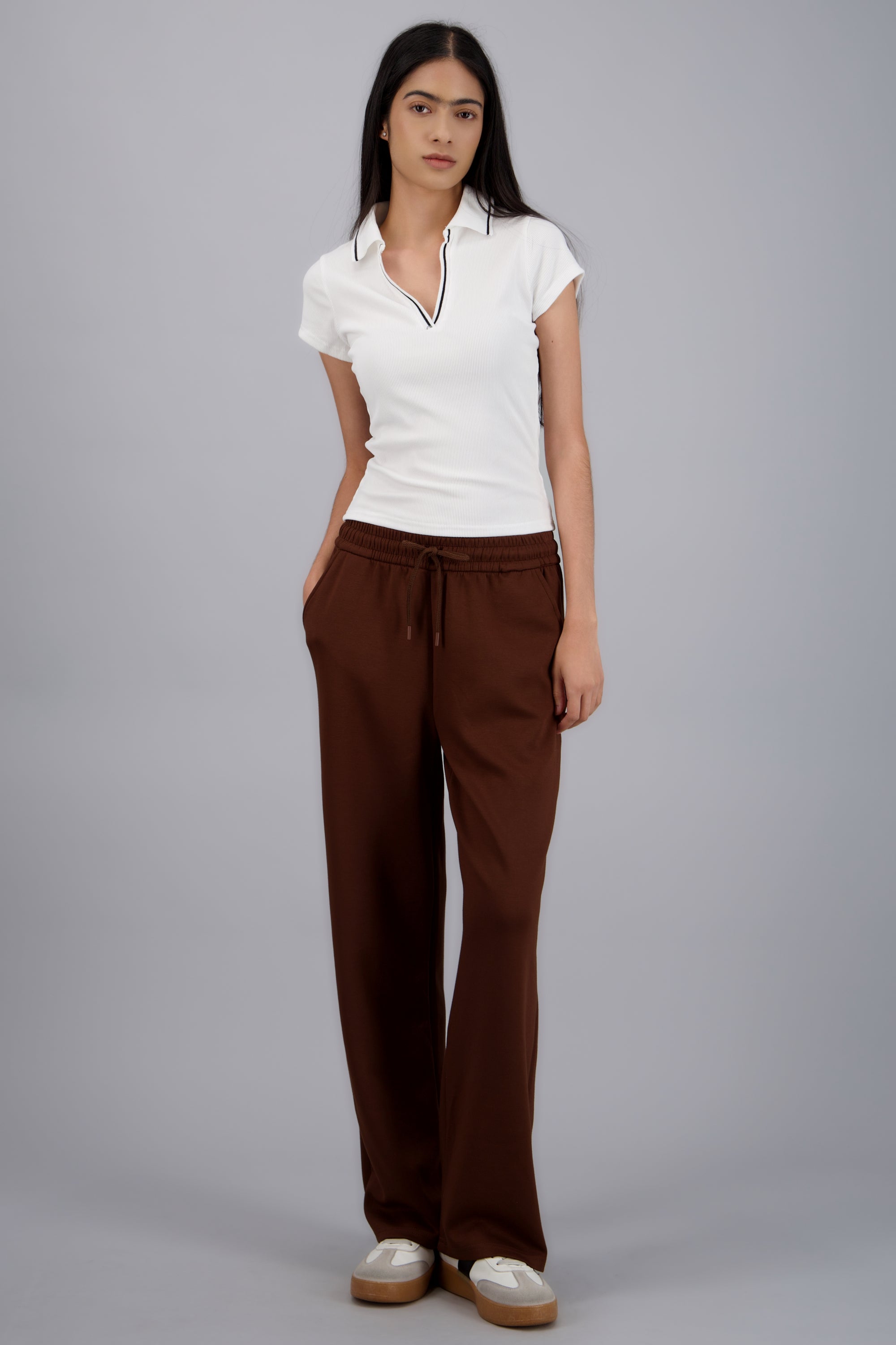 Pants lisos con bolsas CAFE