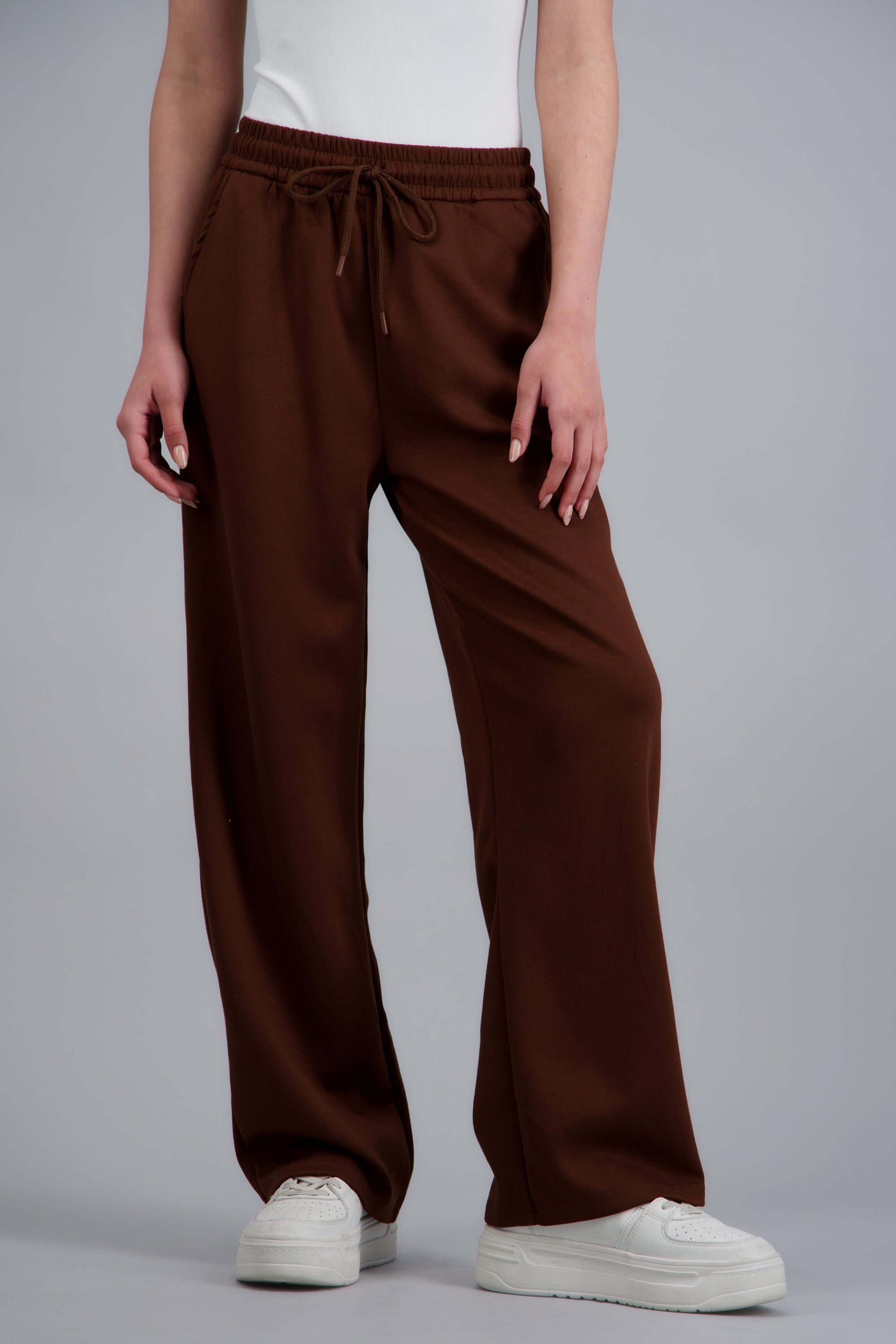 Pants lisos con bolsas CAFE OBSCURO