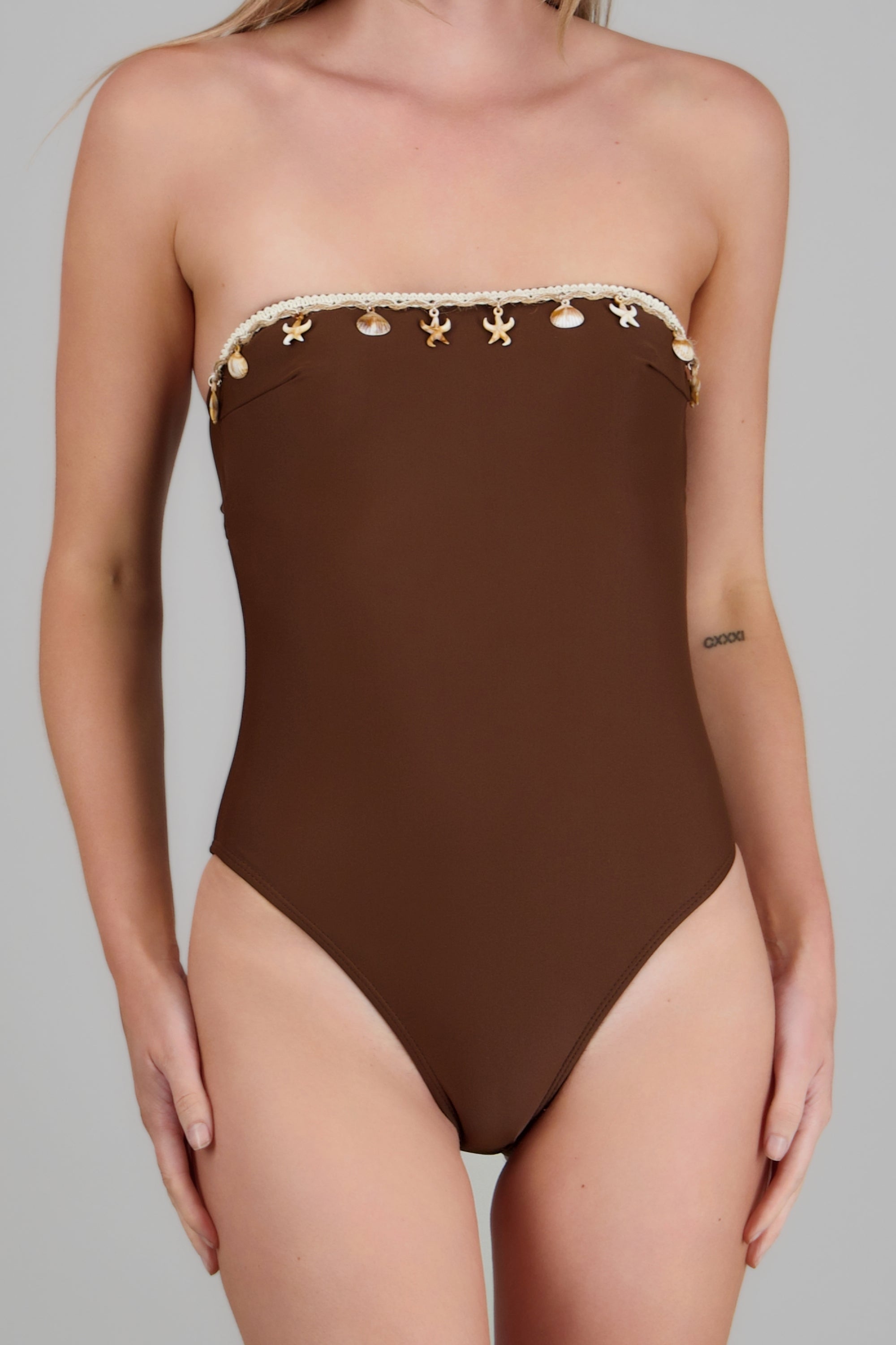 Traje de baño conchitas CHOCOLATE