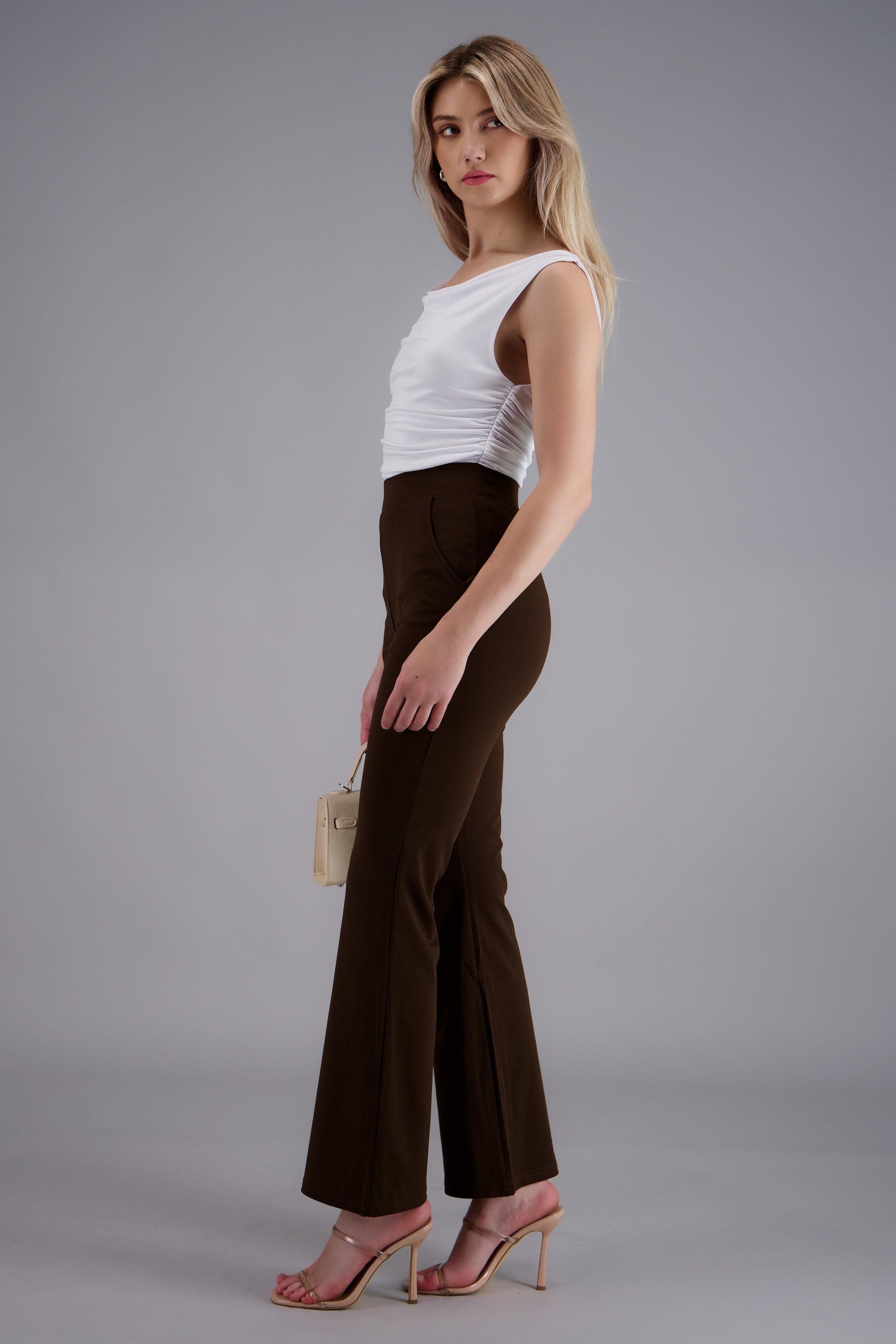 Pantalon liso acampanado CHOCOLATE