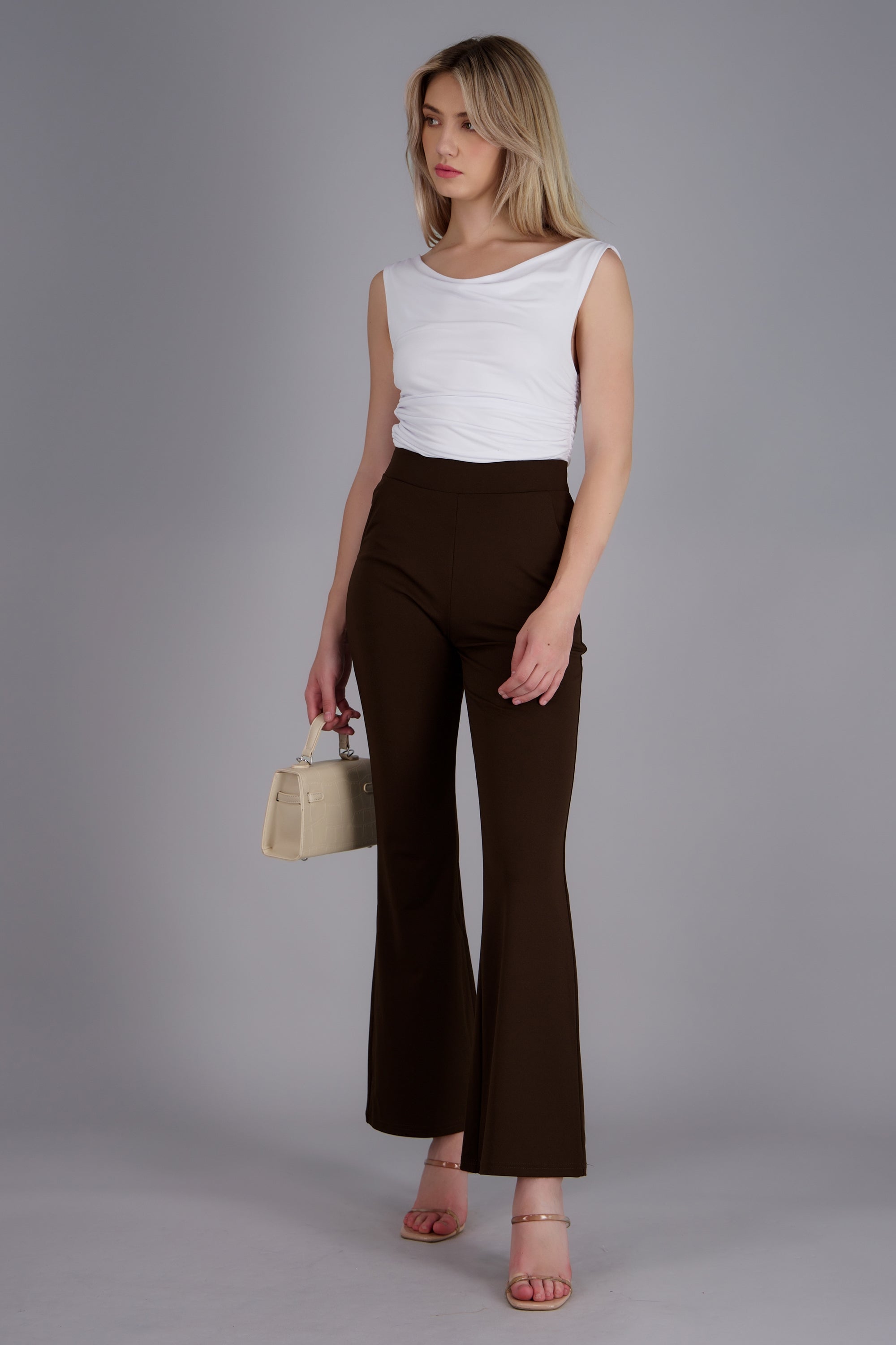 Pantalon liso acampanado CHOCOLATE