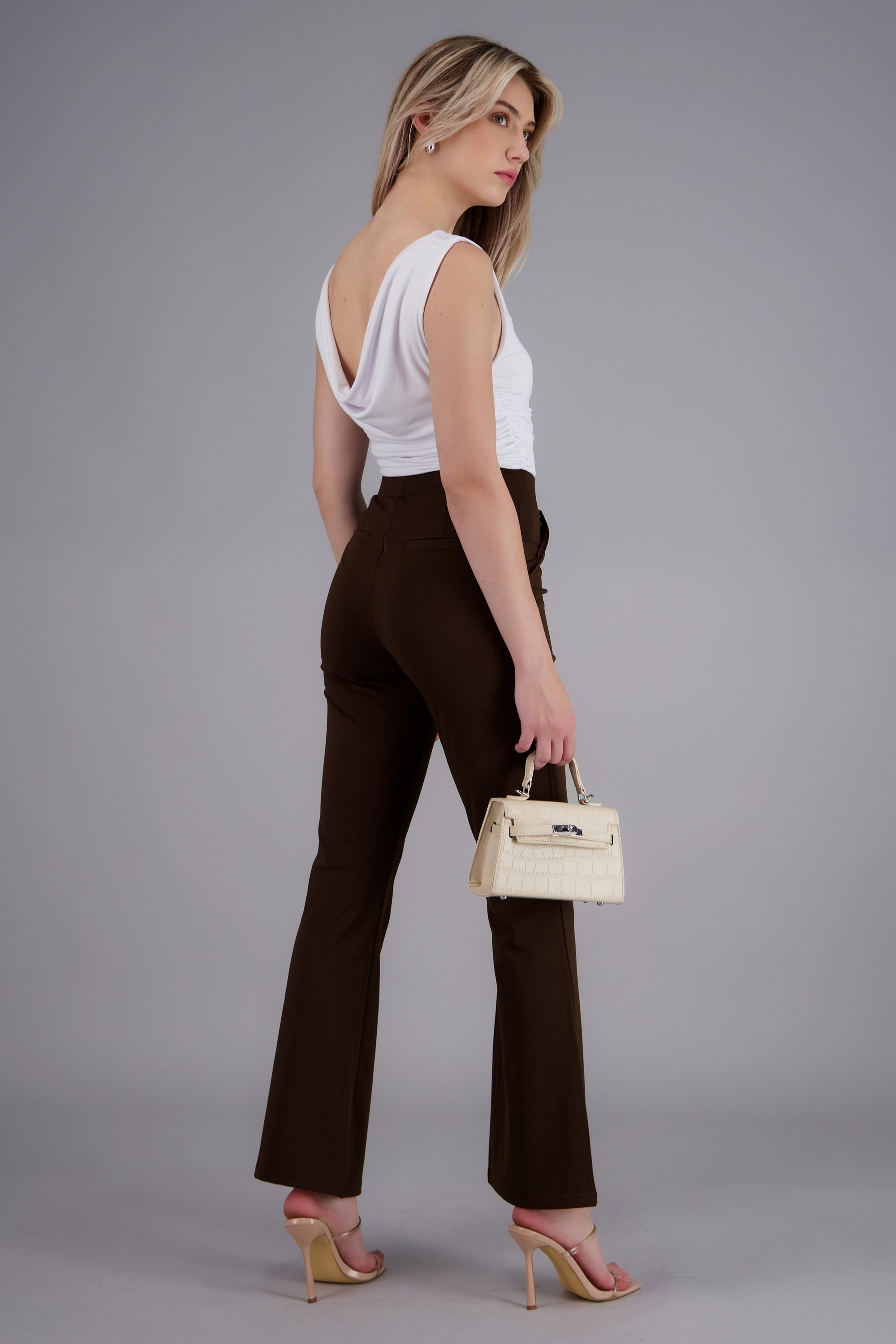 Pantalon liso acampanado CHOCOLATE