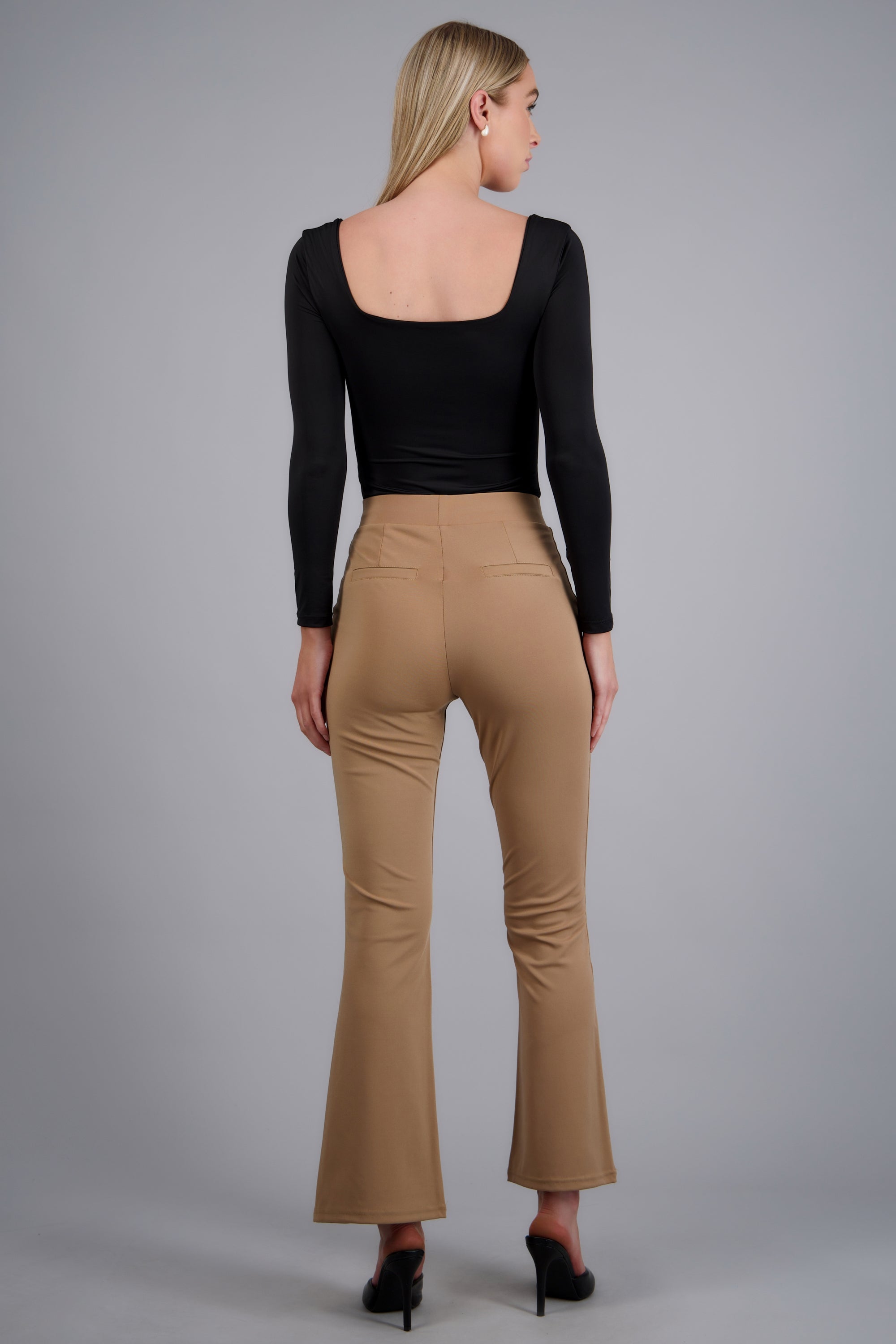 Pantalon liso acampanado KHAKI