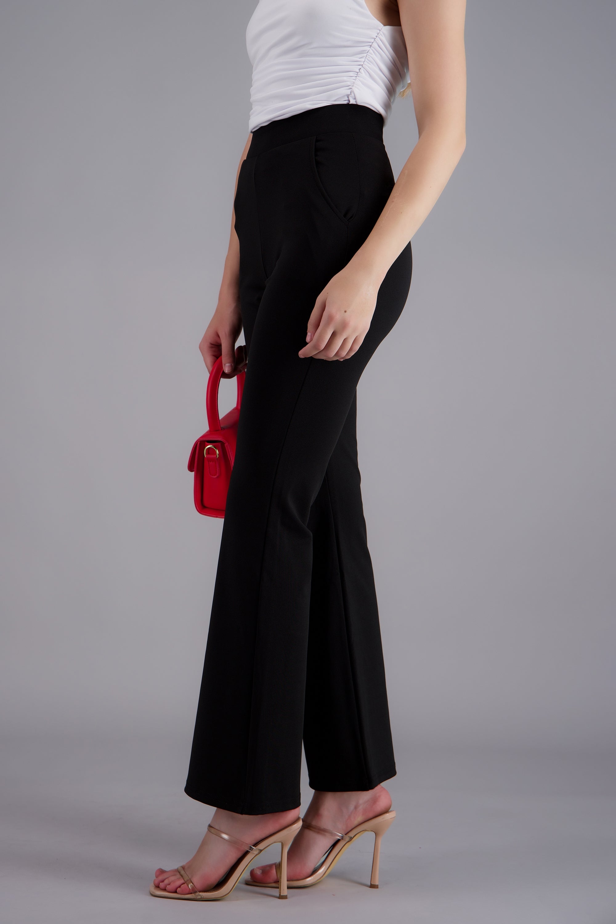 Pantalon liso acampanado NEGRO