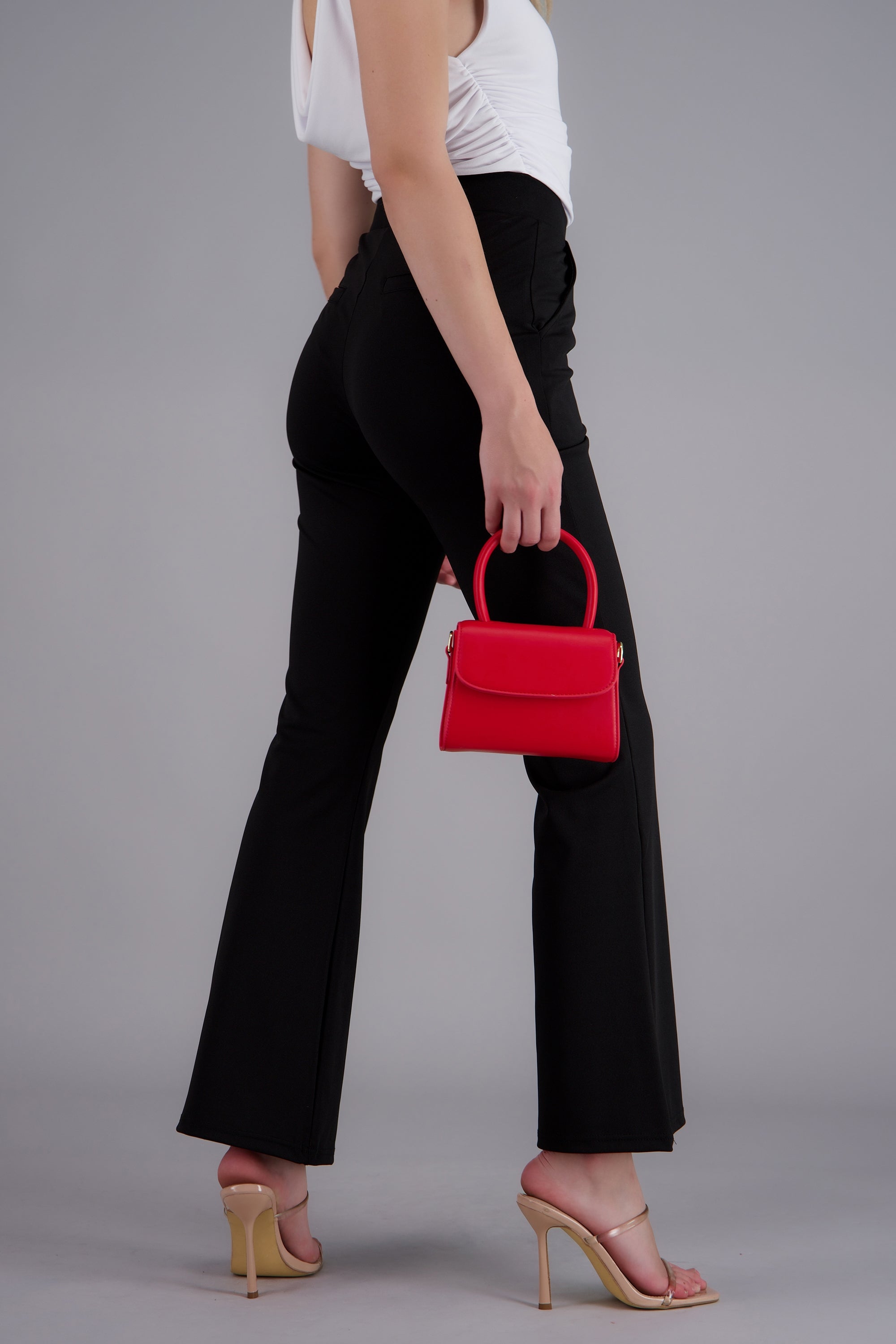 Pantalon liso acampanado NEGRO