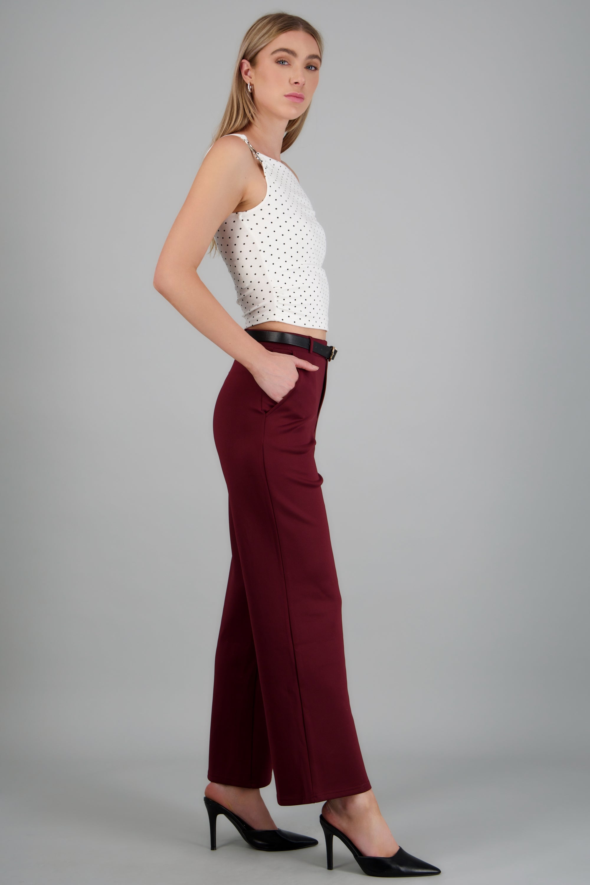 Pantalon estilo recto con cinturon CIRUELA