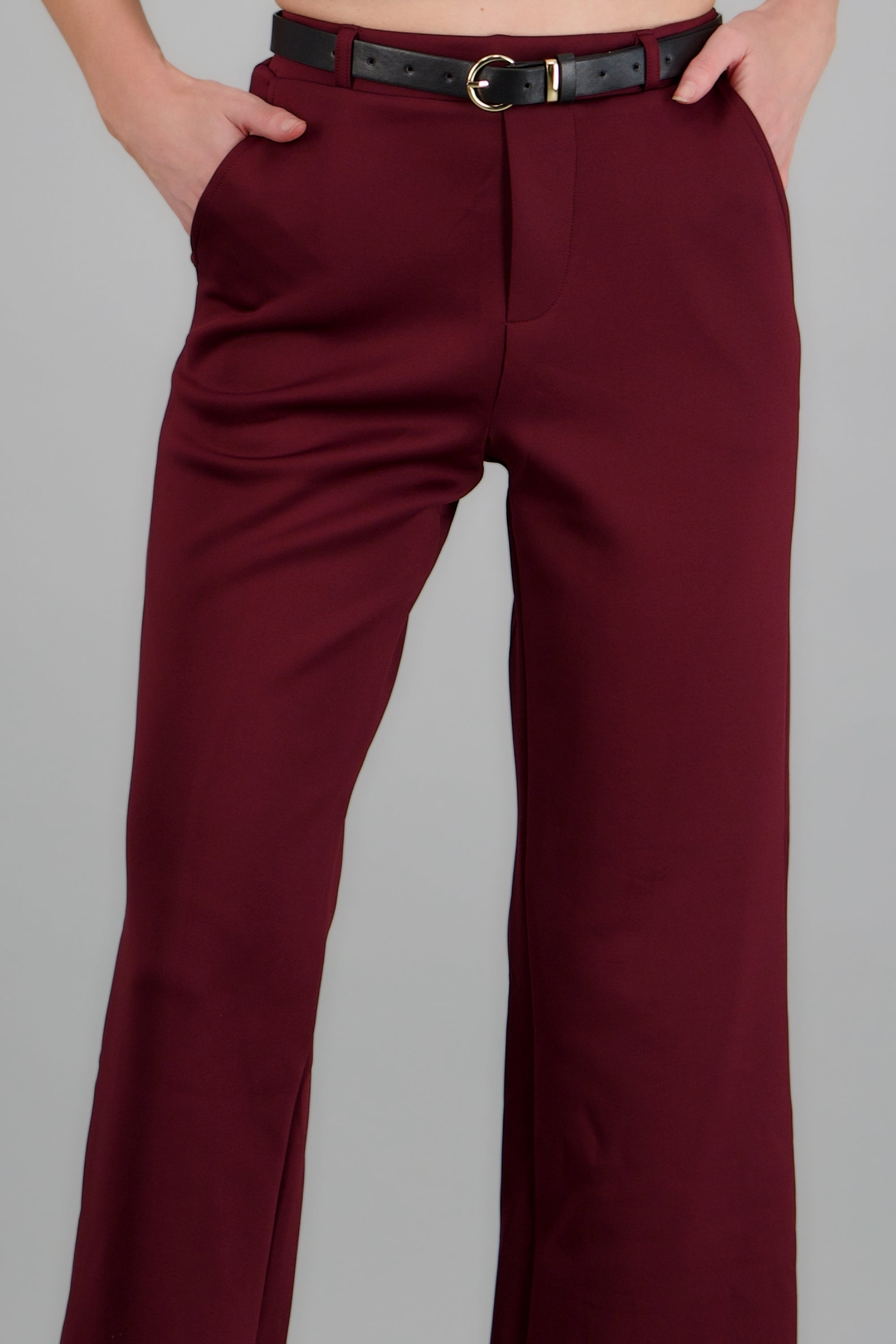 Pantalon estilo recto con cinturon CIRUELA