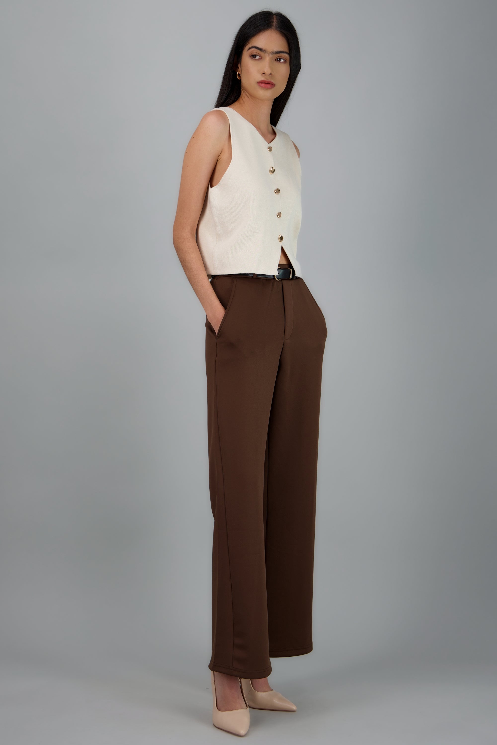 Pantalon estilo recto con cinturon CHOCOLATE