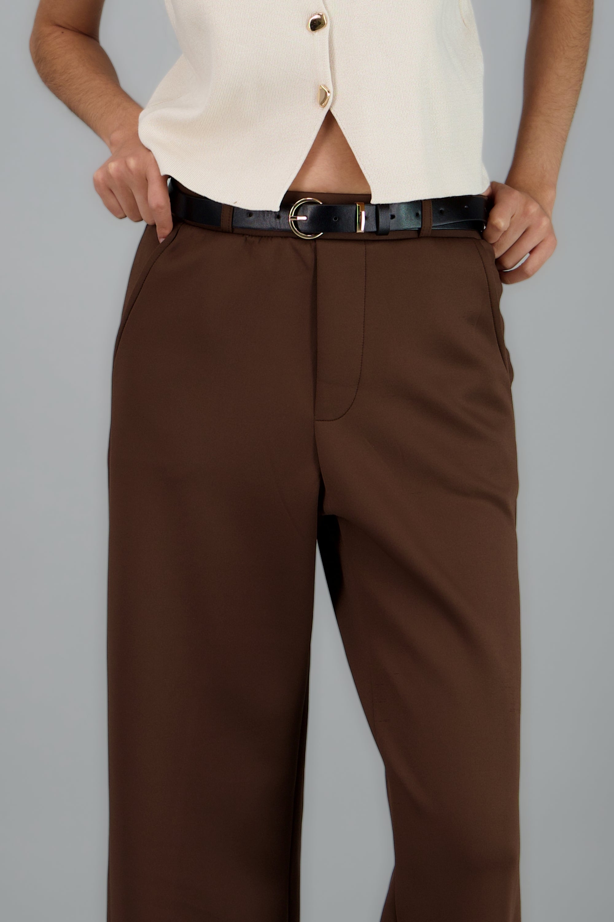 Pantalon estilo recto con cinturon CHOCOLATE