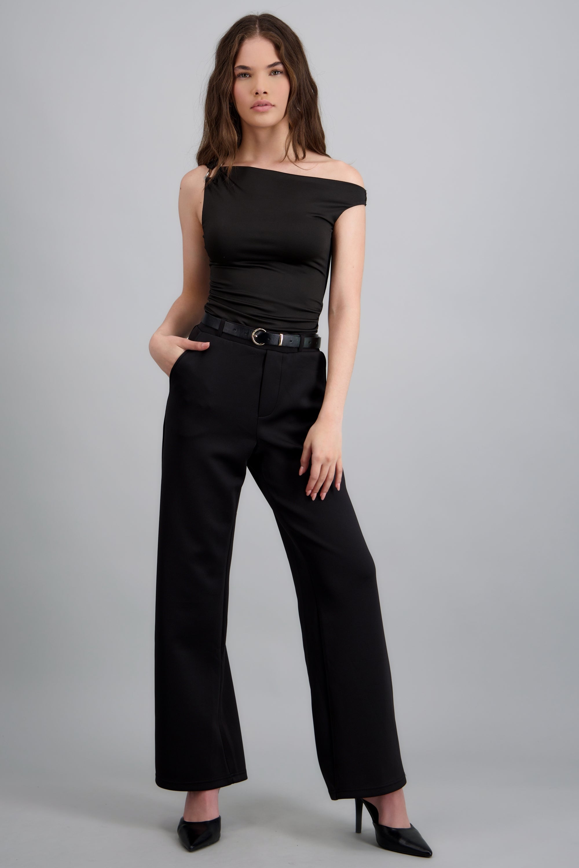 Pantalon estilo recto con cinturon NEGRO