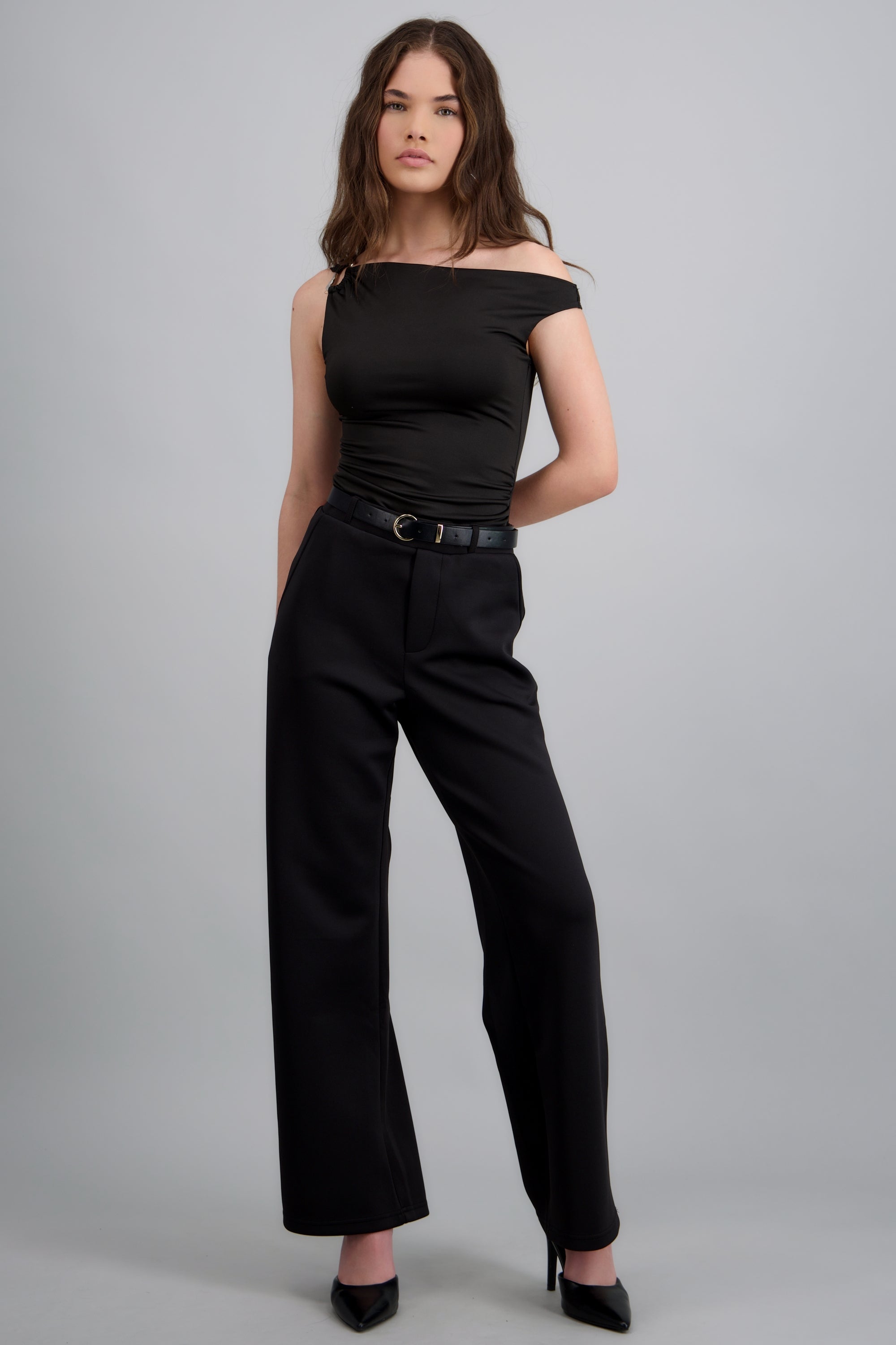 Pantalon estilo recto con cinturon NEGRO